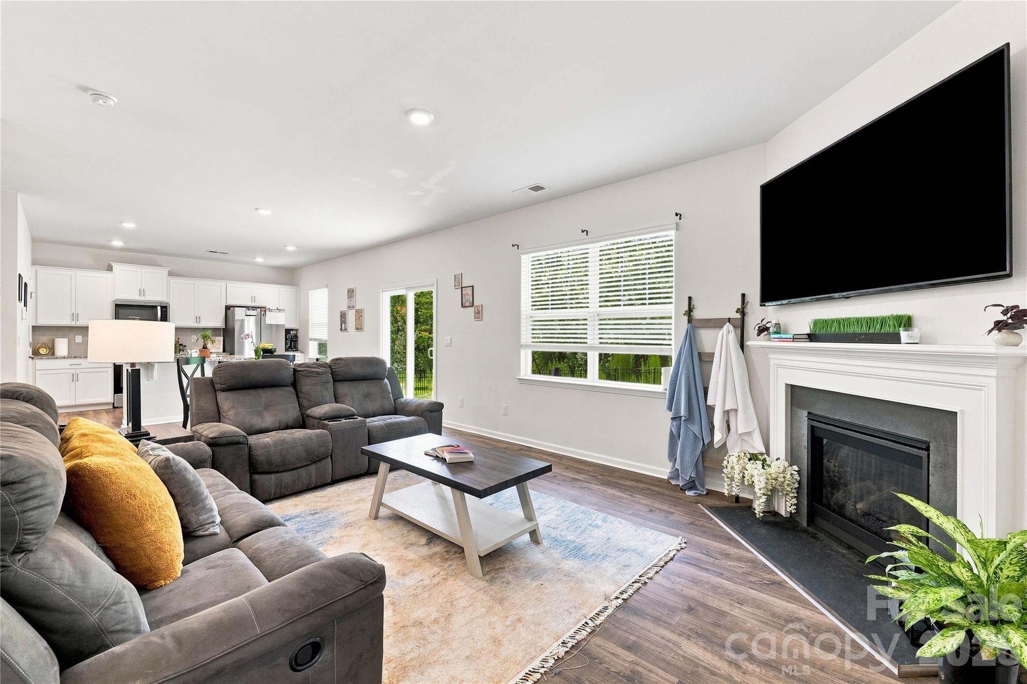 118 N Hill Lane Property Photo 16
