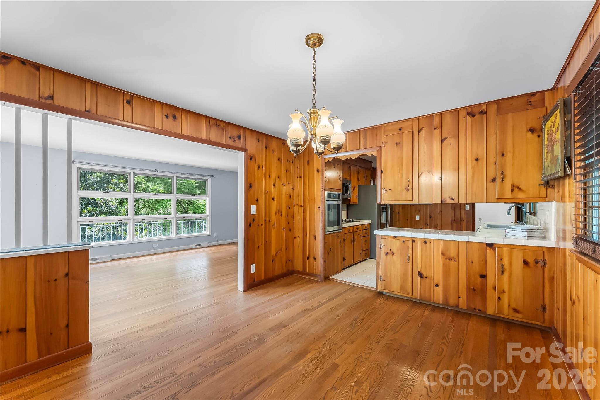 98 Limberlost Drive Property Photo 4