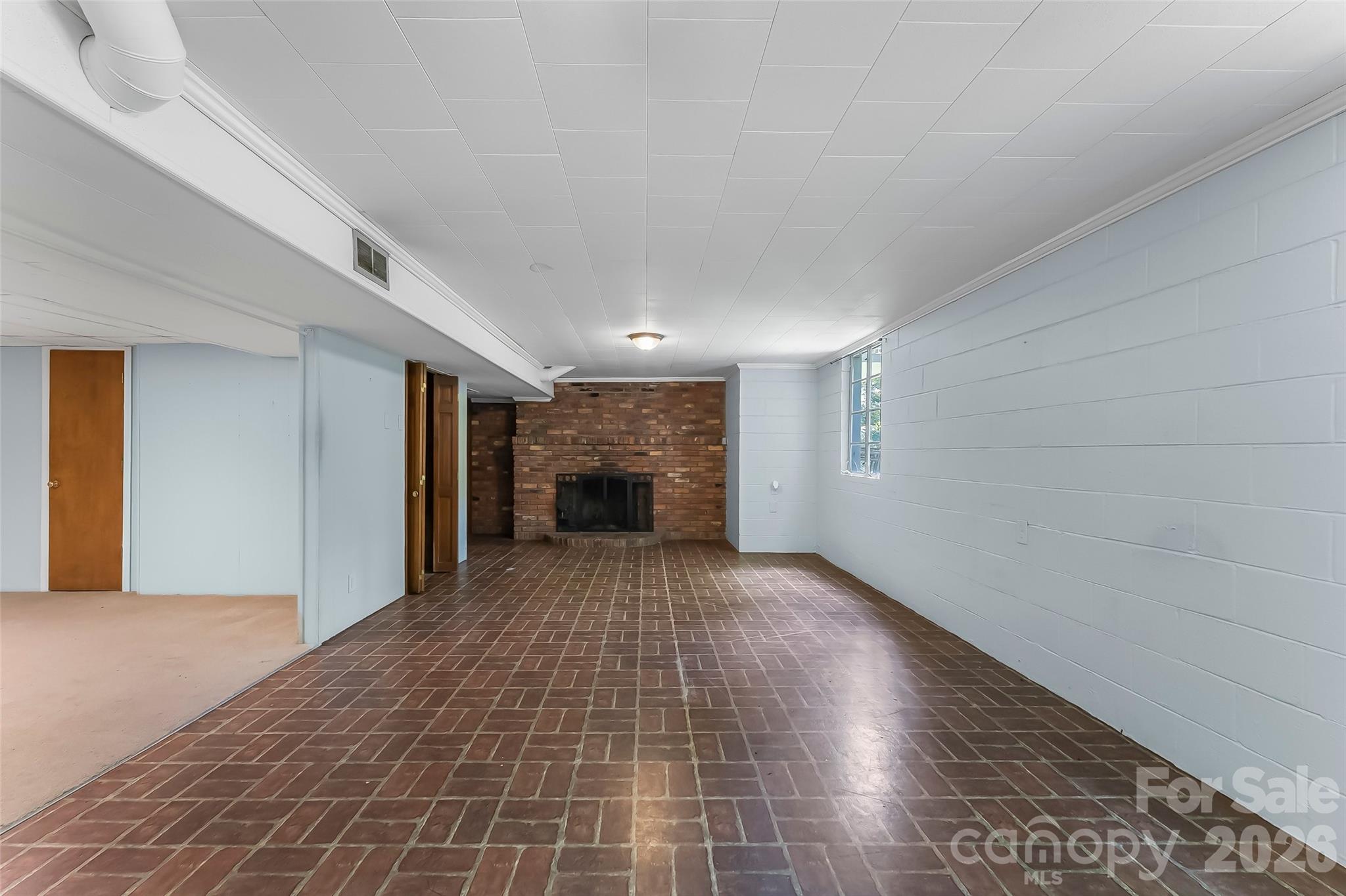98 Limberlost Drive Property Photo 8