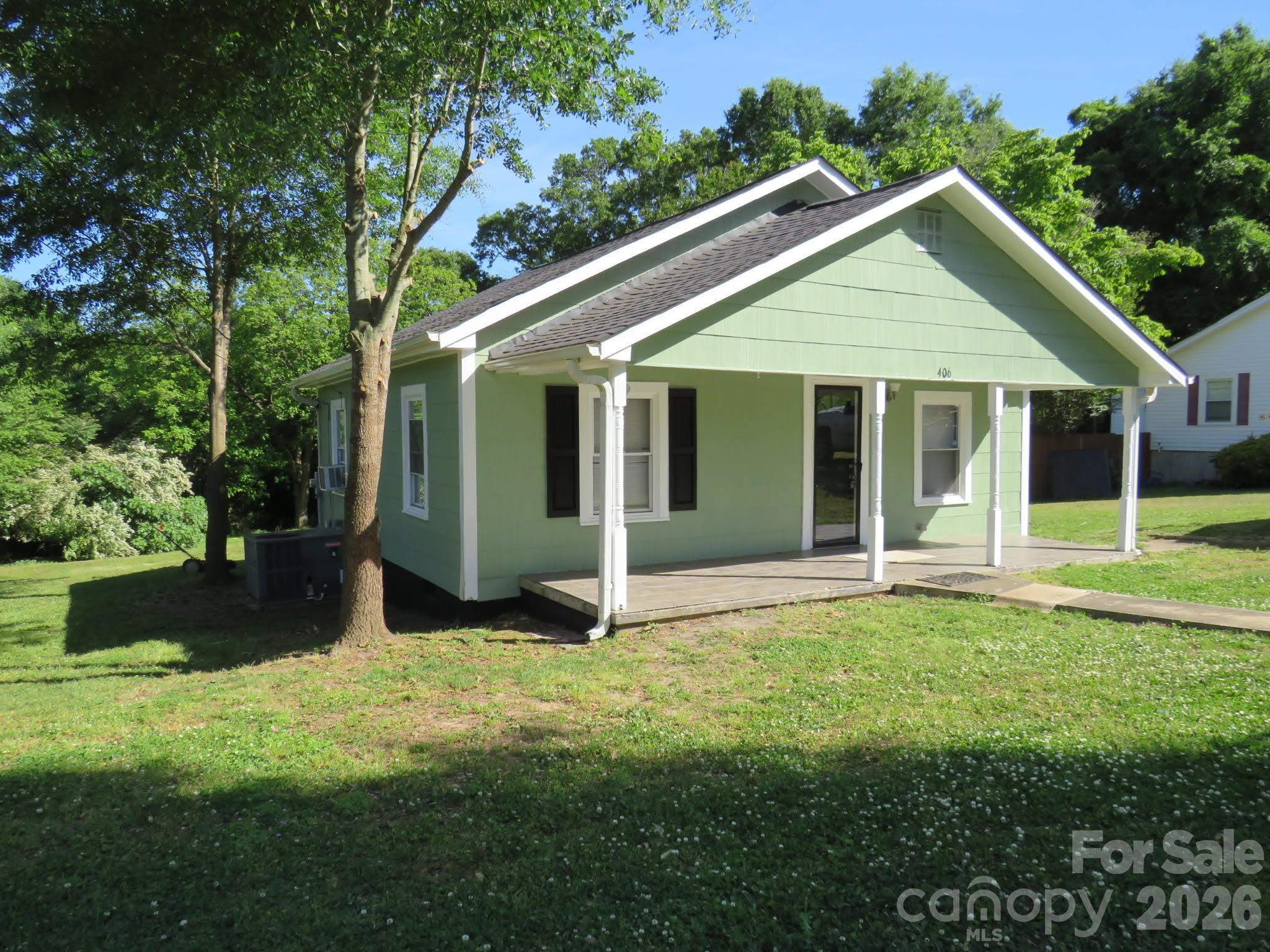 406 River Drive Property Photo 2