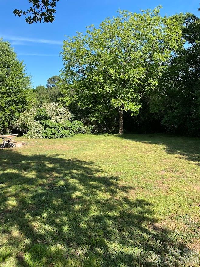 406 River Drive Property Photo 8