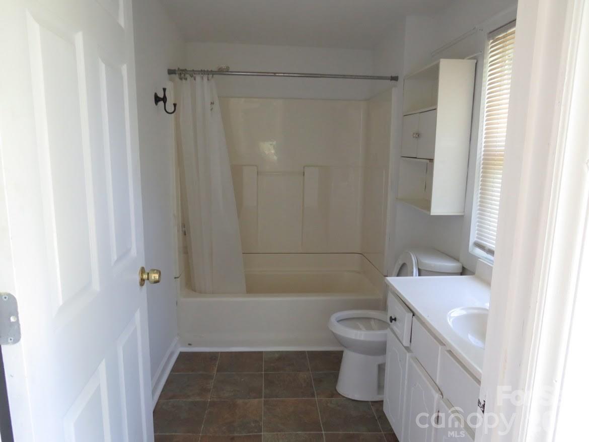 406 River Drive Property Photo 21