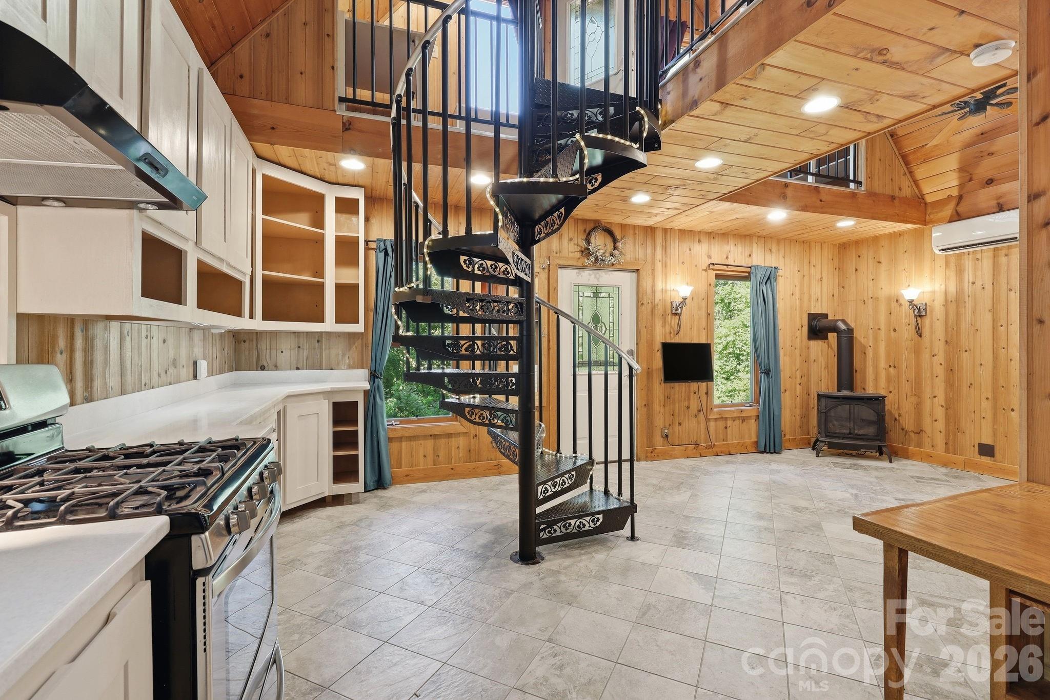 98 Sparkling Springs Road Property Photo 4