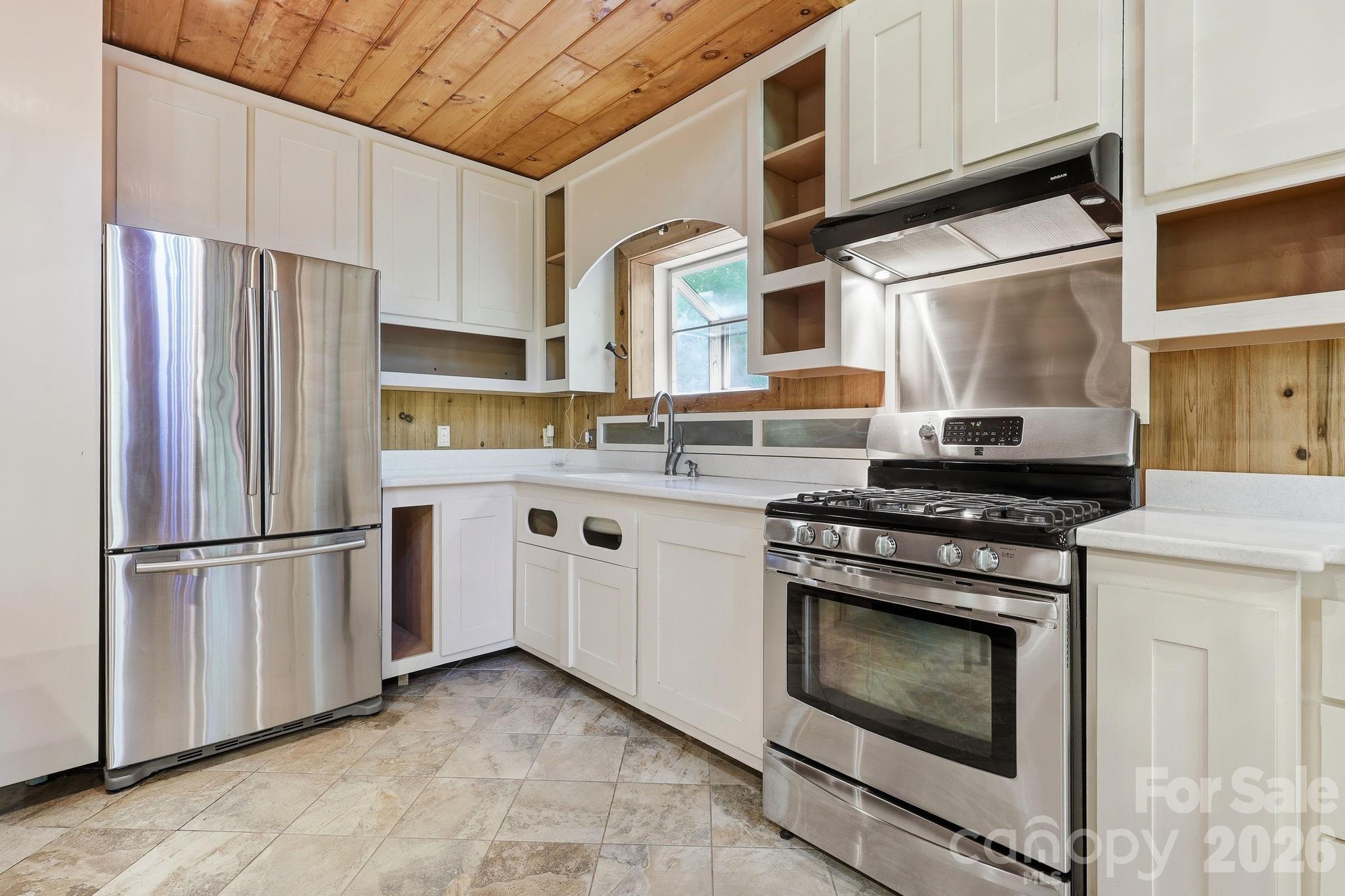 98 Sparkling Springs Road Property Photo 11