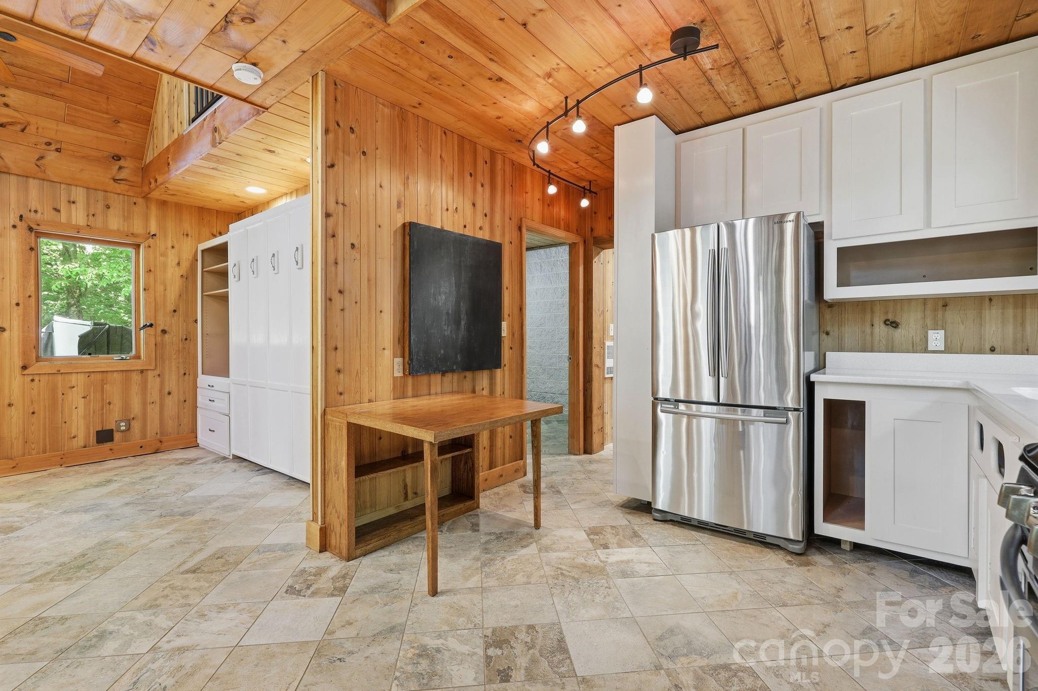 98 Sparkling Springs Road Property Photo 12