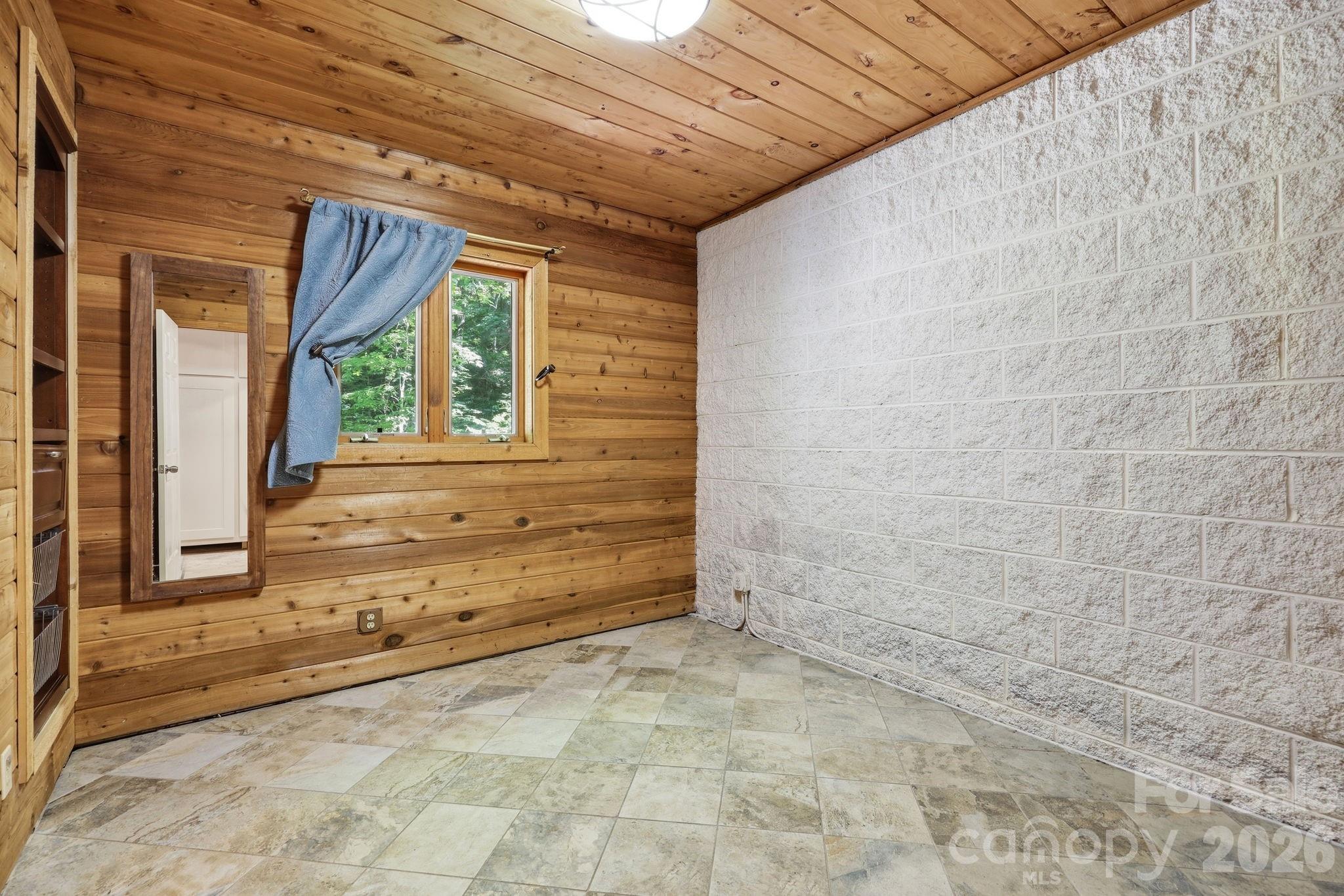 98 Sparkling Springs Road Property Photo 14