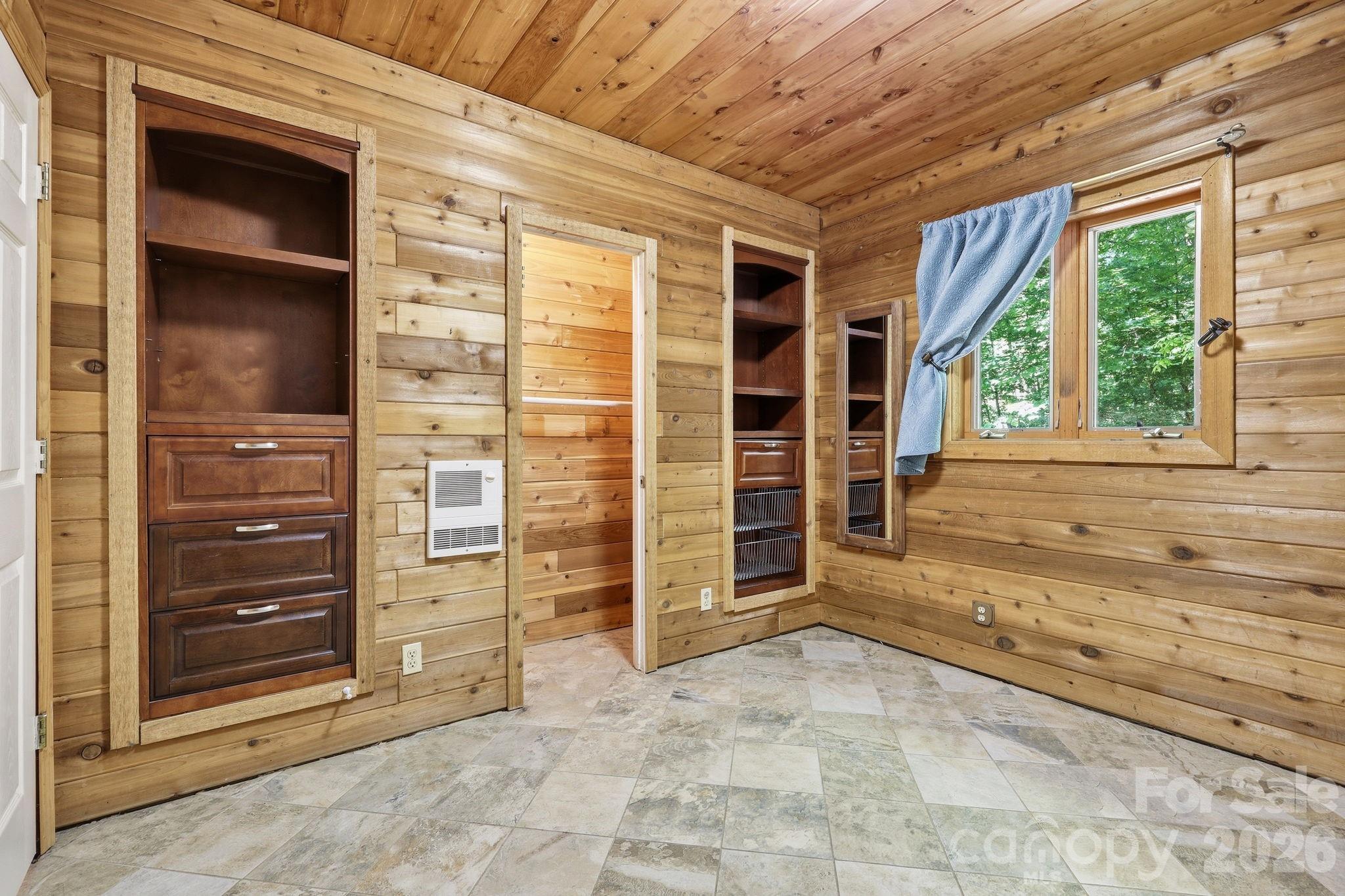 98 Sparkling Springs Road Property Photo 17