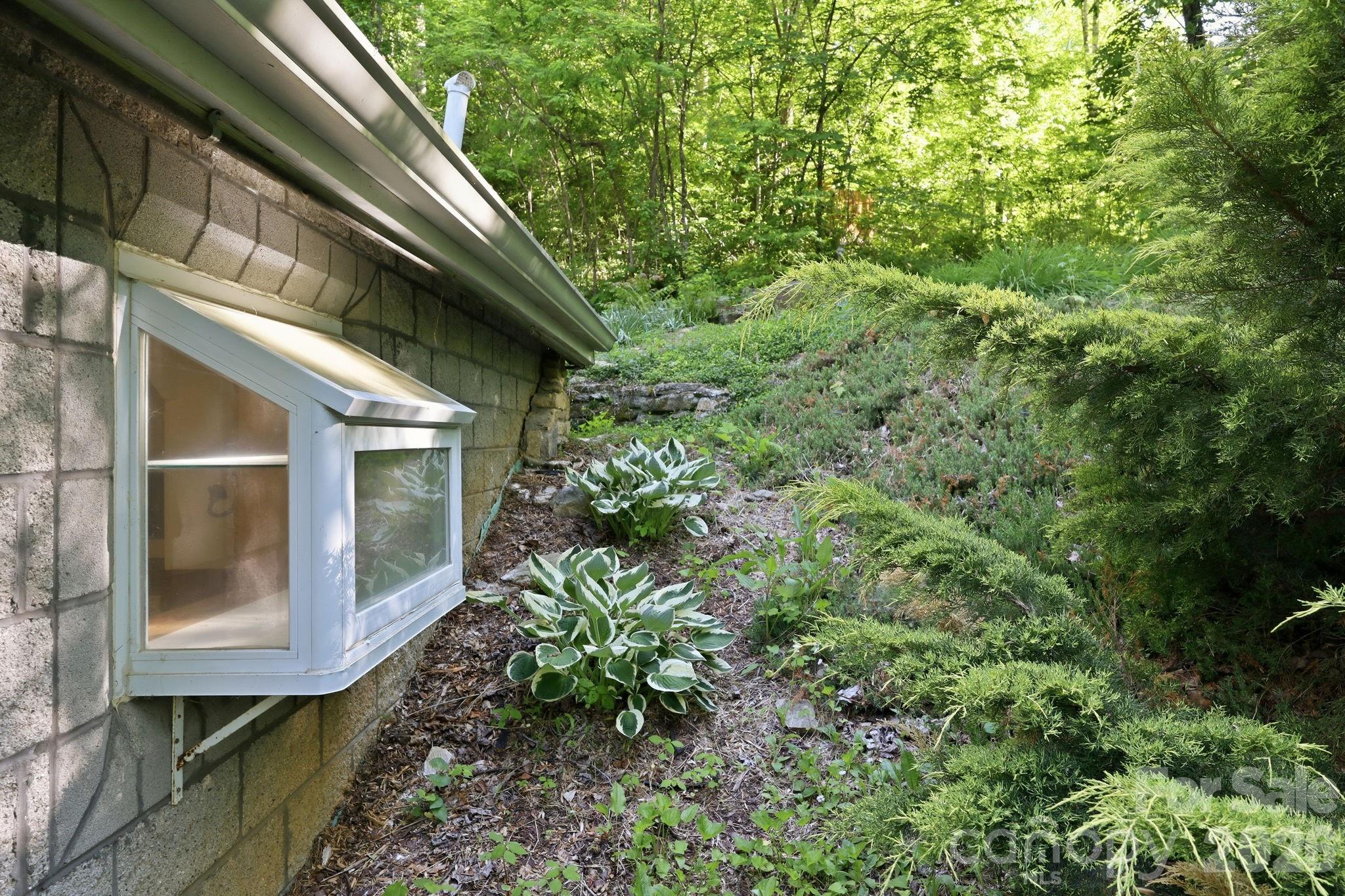 98 Sparkling Springs Road Property Photo 32