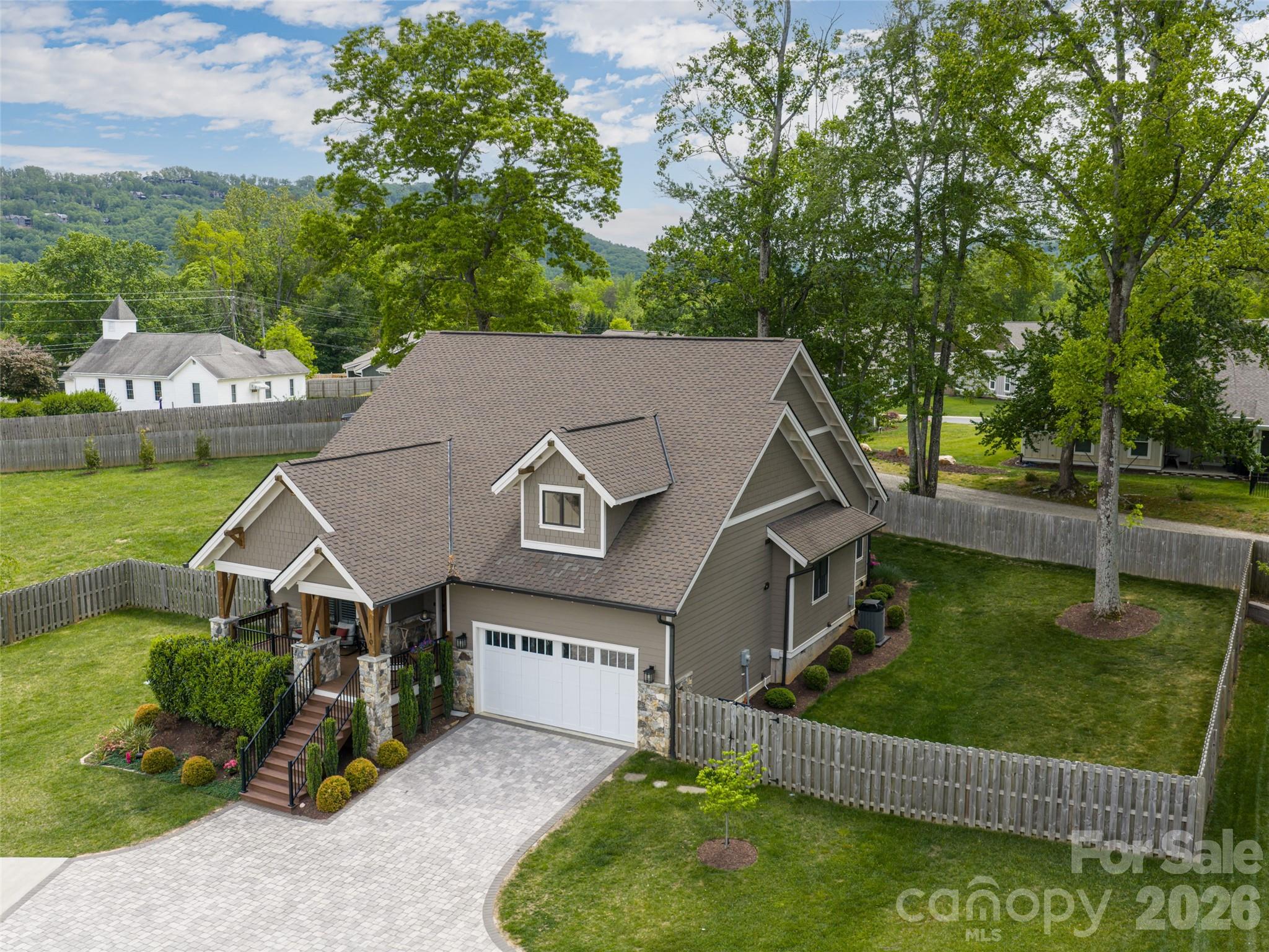 10 Starwood Valley Trail Property Photo 1