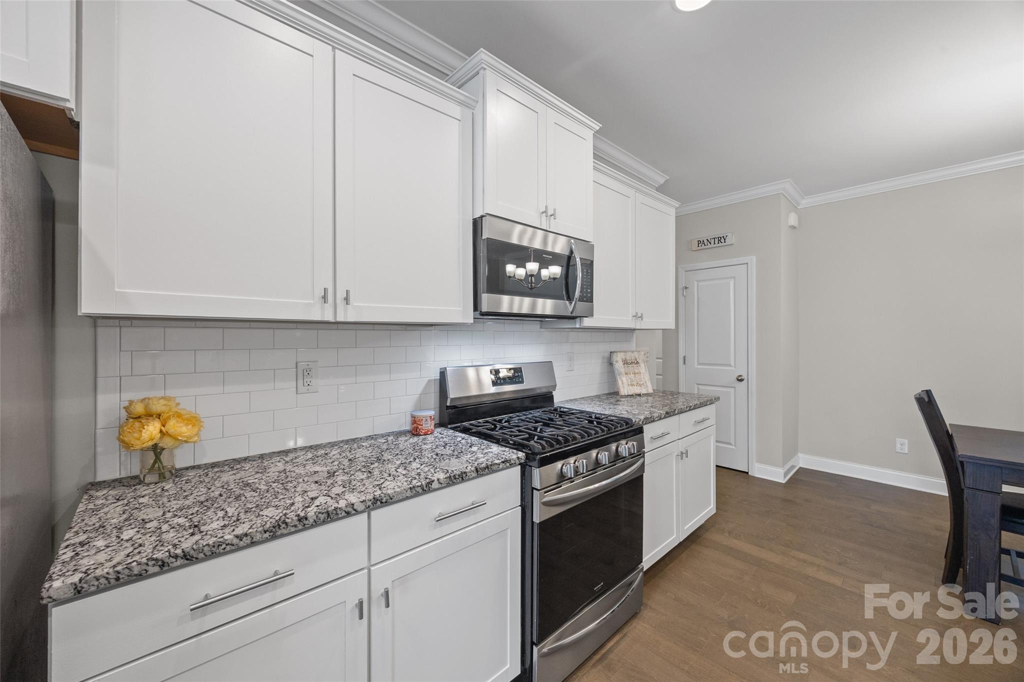 979 Pennington Drive Property Photo 4