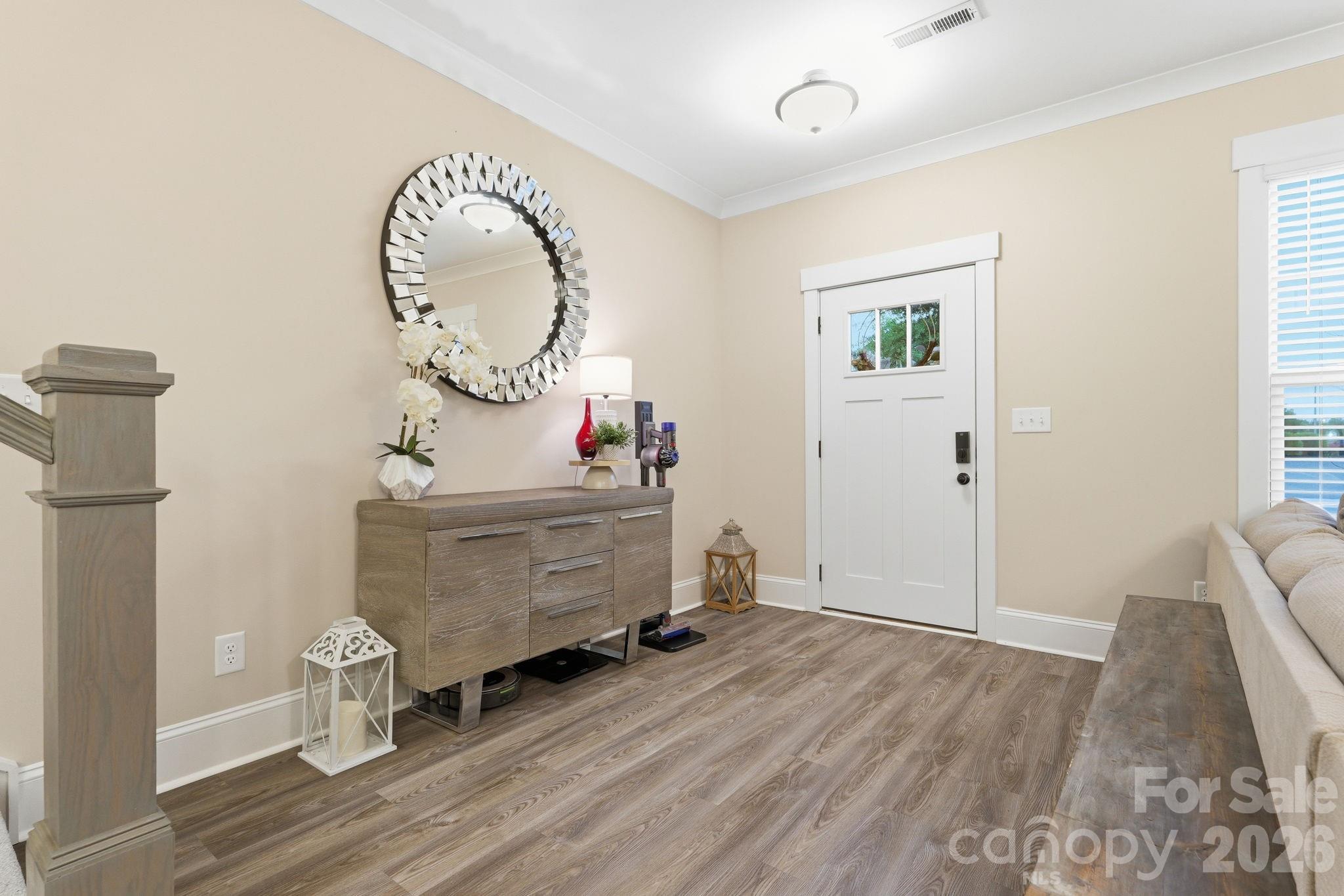 729 Veloway Drive Property Photo 2