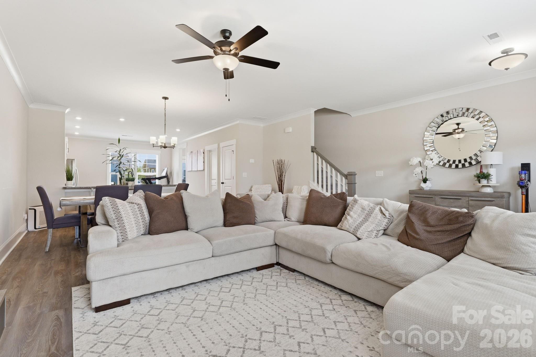 729 Veloway Drive Property Photo 3