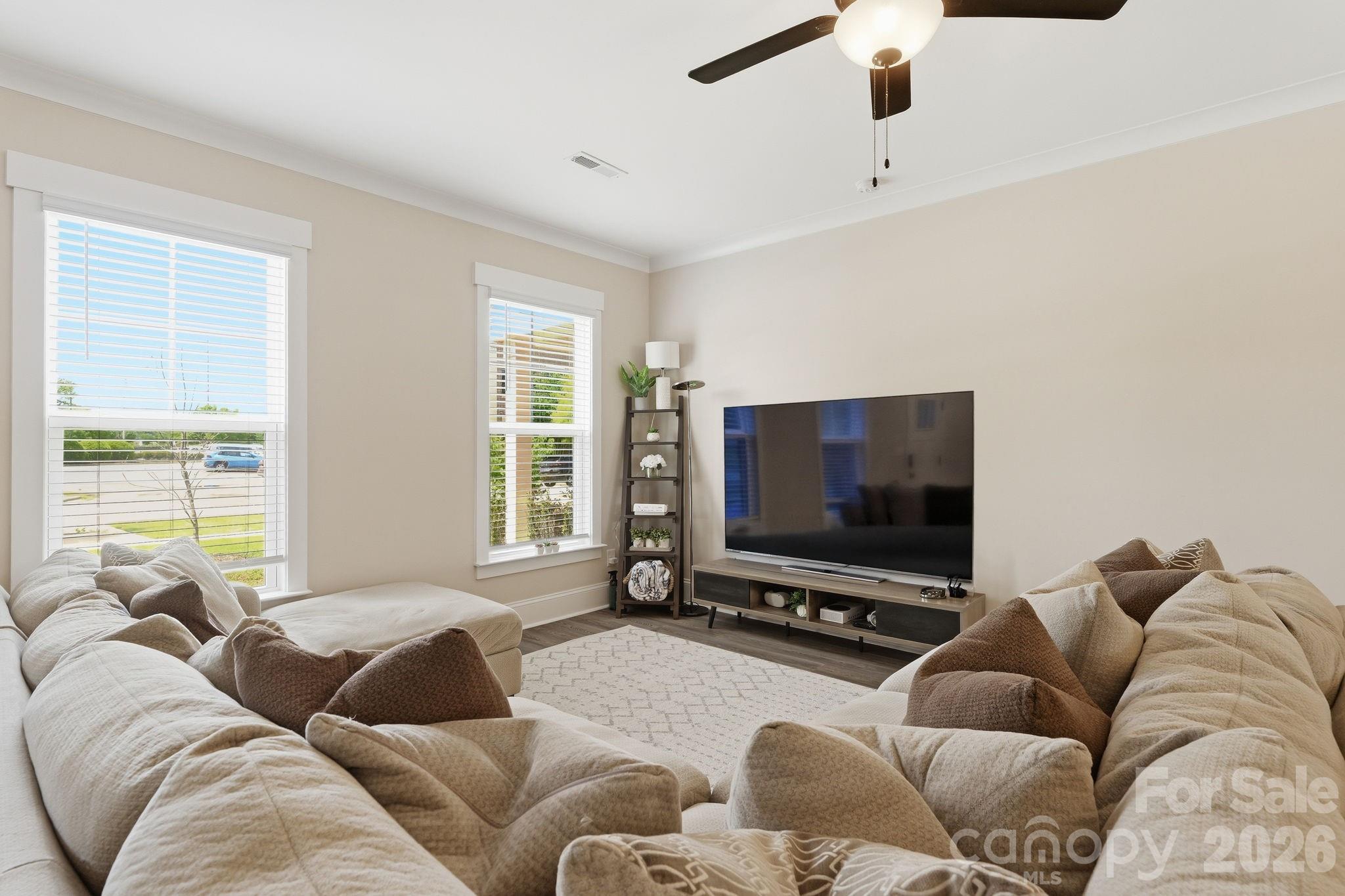 729 Veloway Drive Property Photo 4