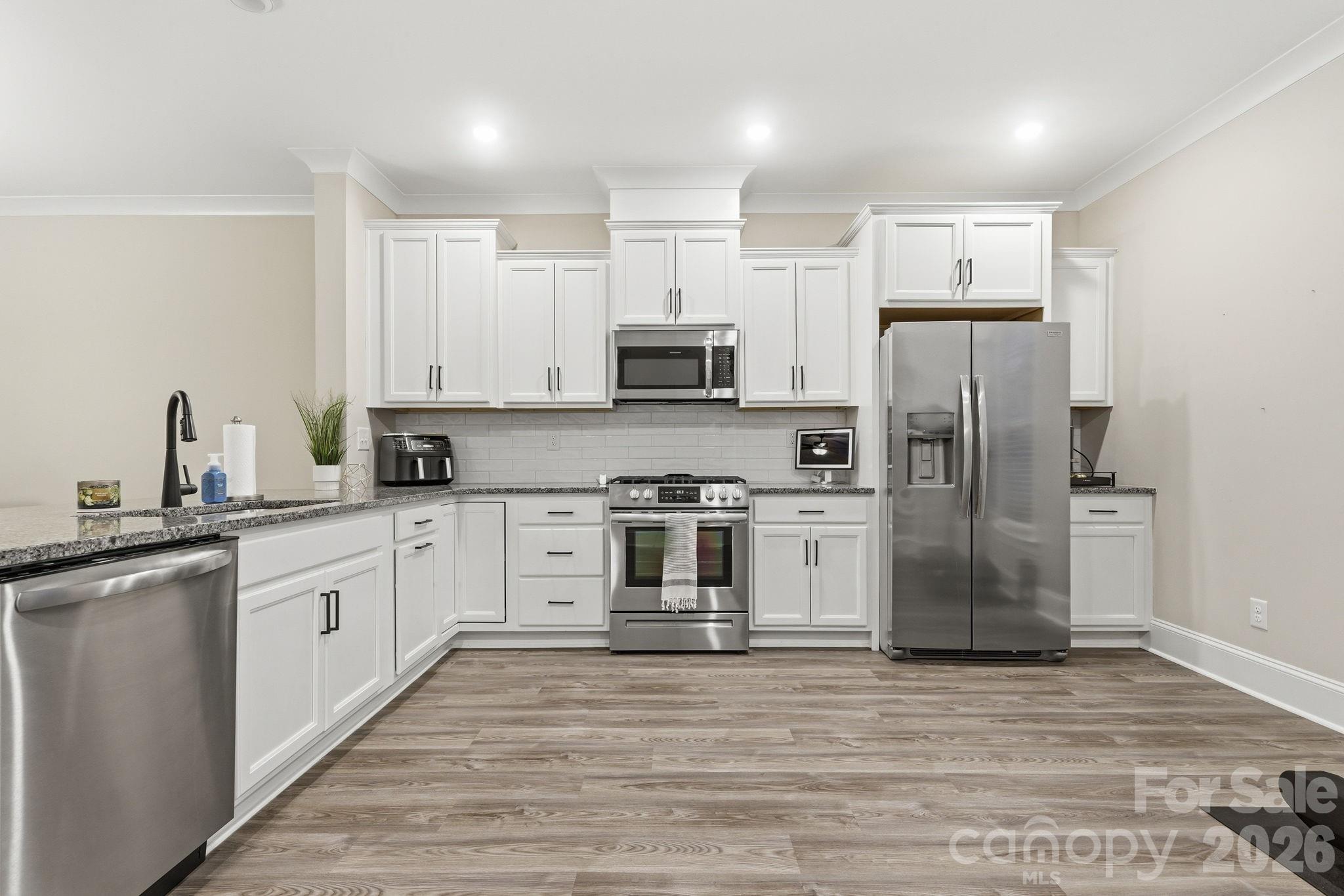 729 Veloway Drive Property Photo 8
