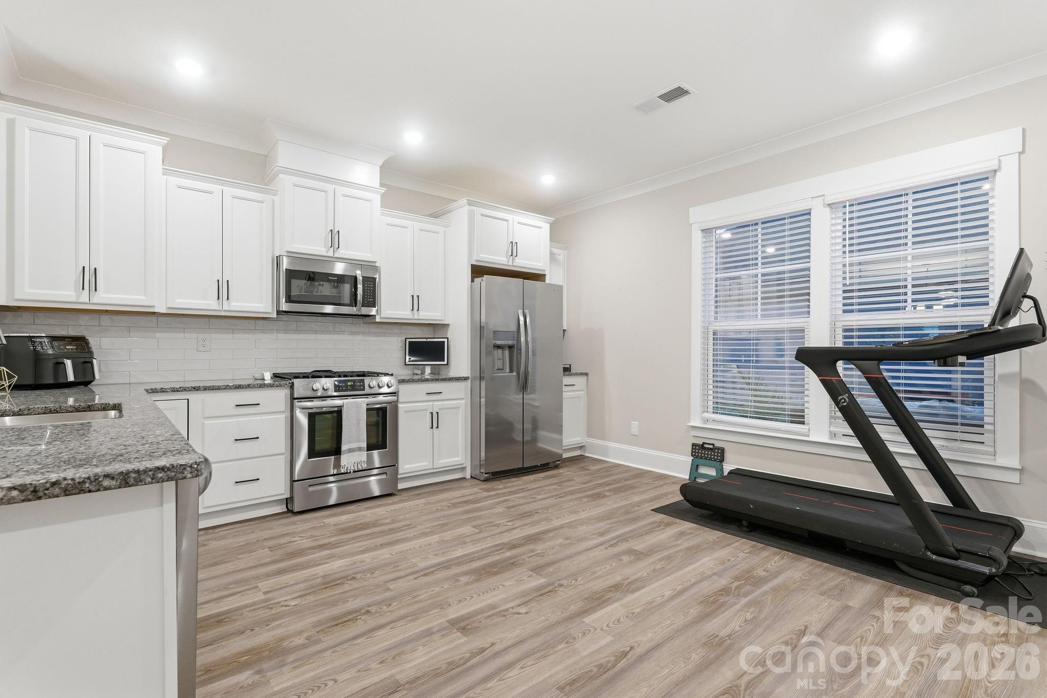 729 Veloway Drive Property Photo 9