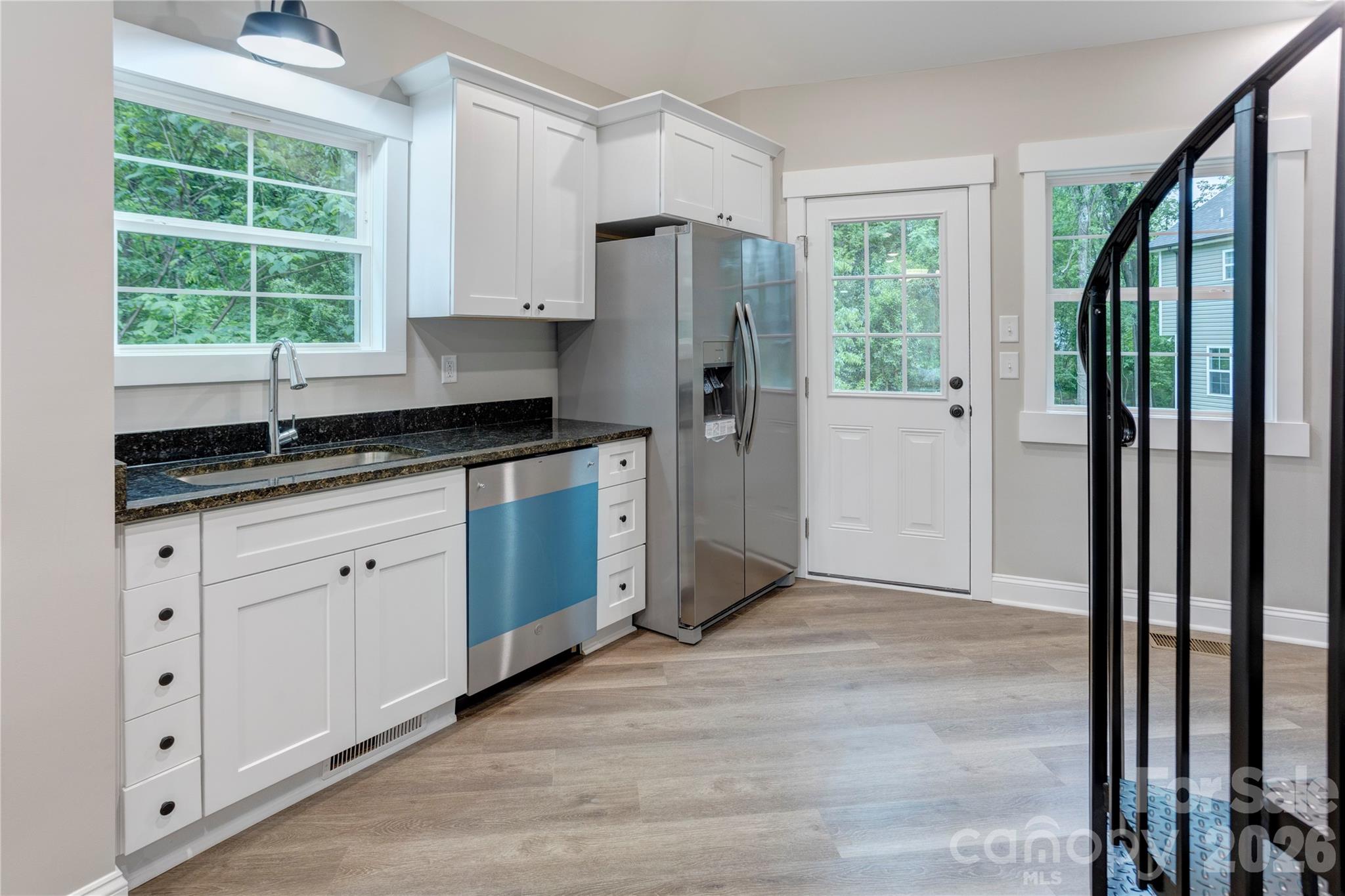 271 Stewart Street Property Photo 5