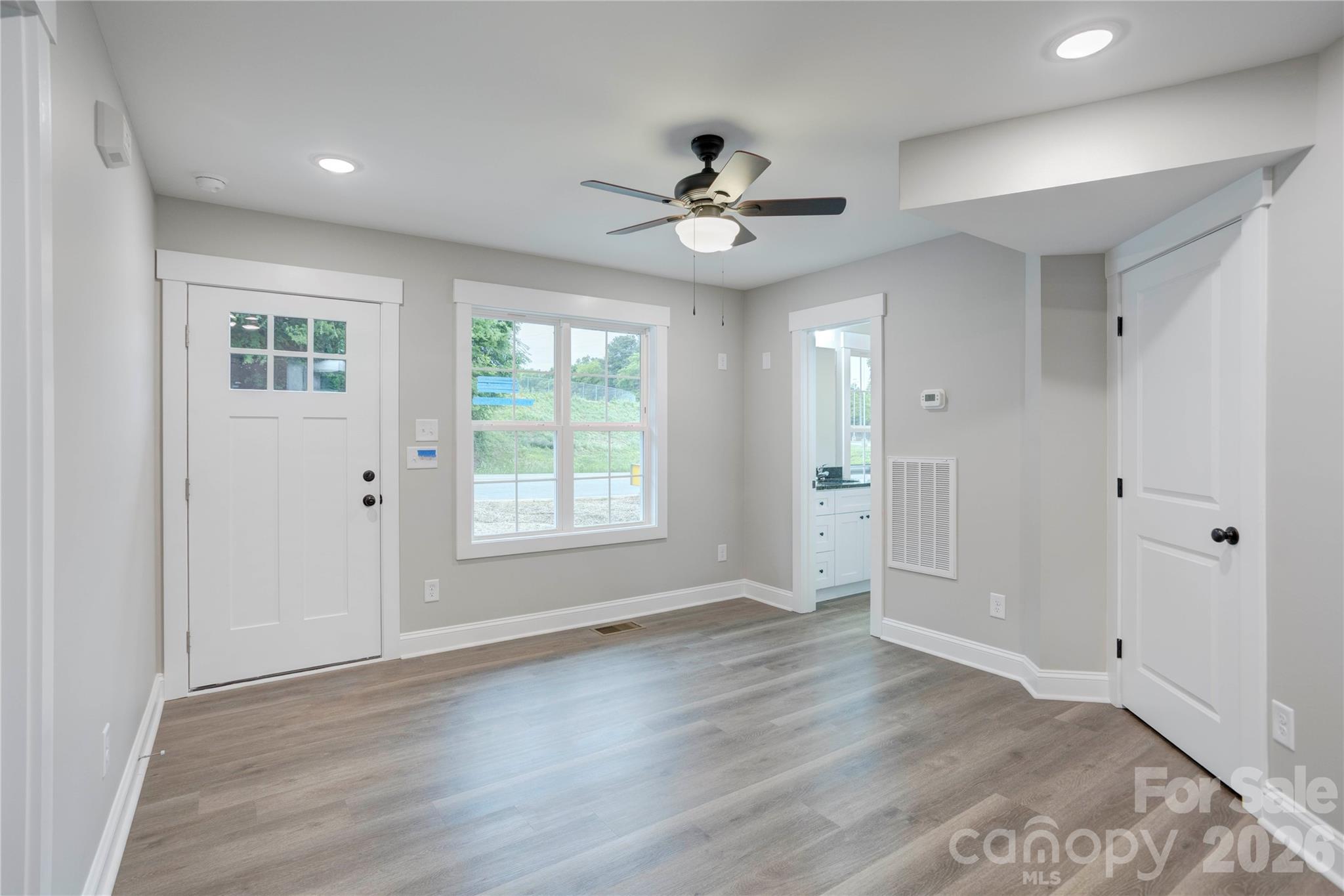 271 Stewart Street Property Photo 8