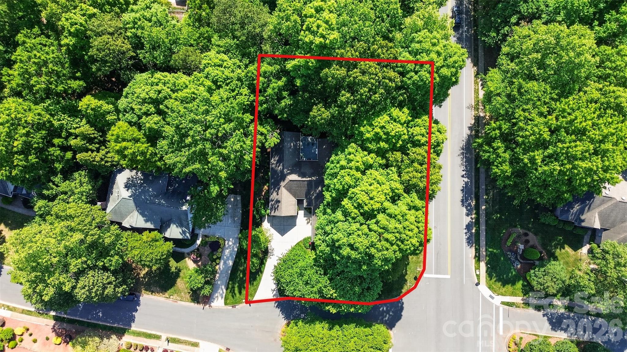 8902 Taunton Drive Property Photo 2