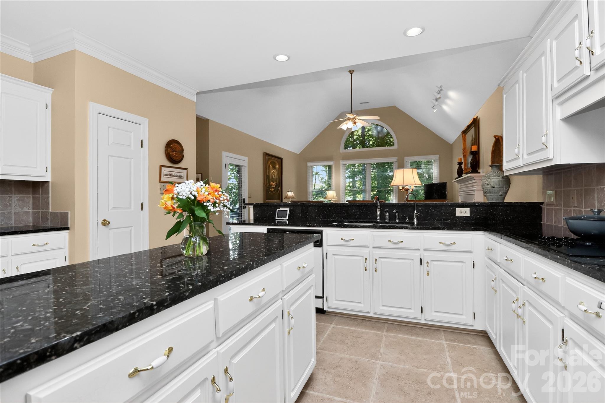 8902 Taunton Drive Property Photo 8
