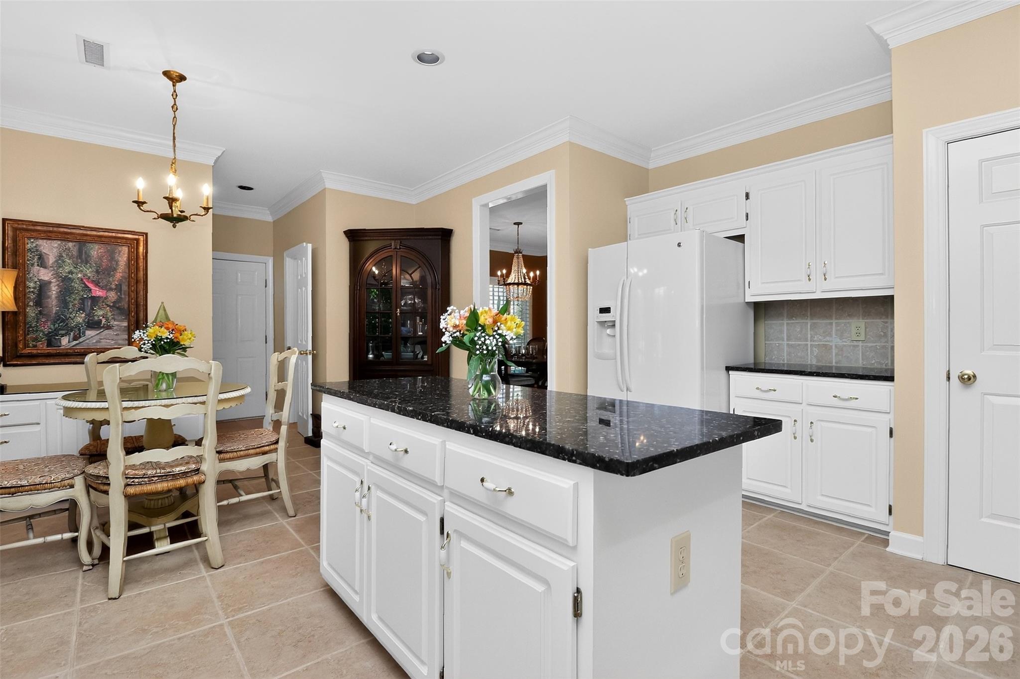 8902 Taunton Drive Property Photo 9