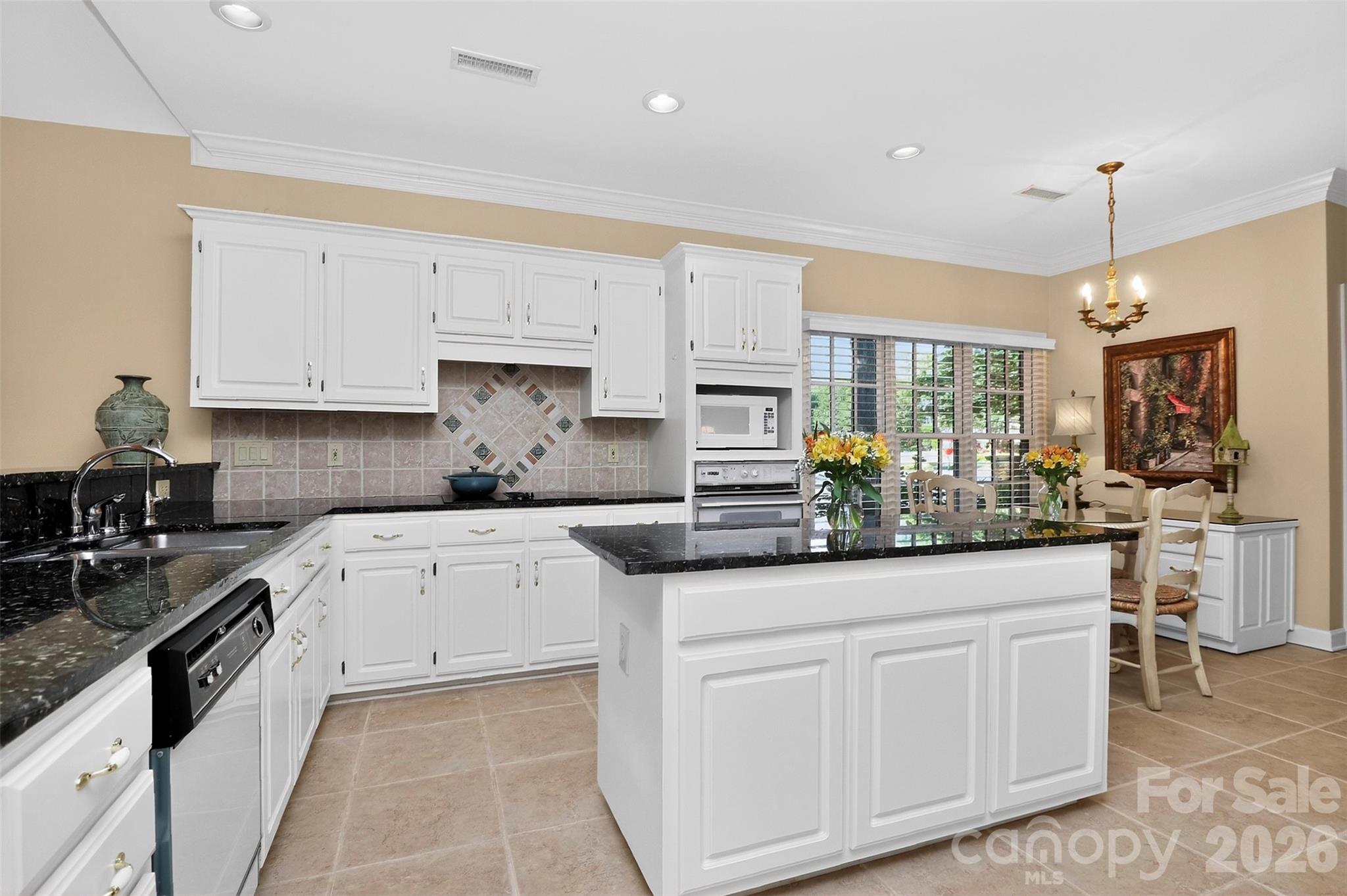 8902 Taunton Drive Property Photo 10
