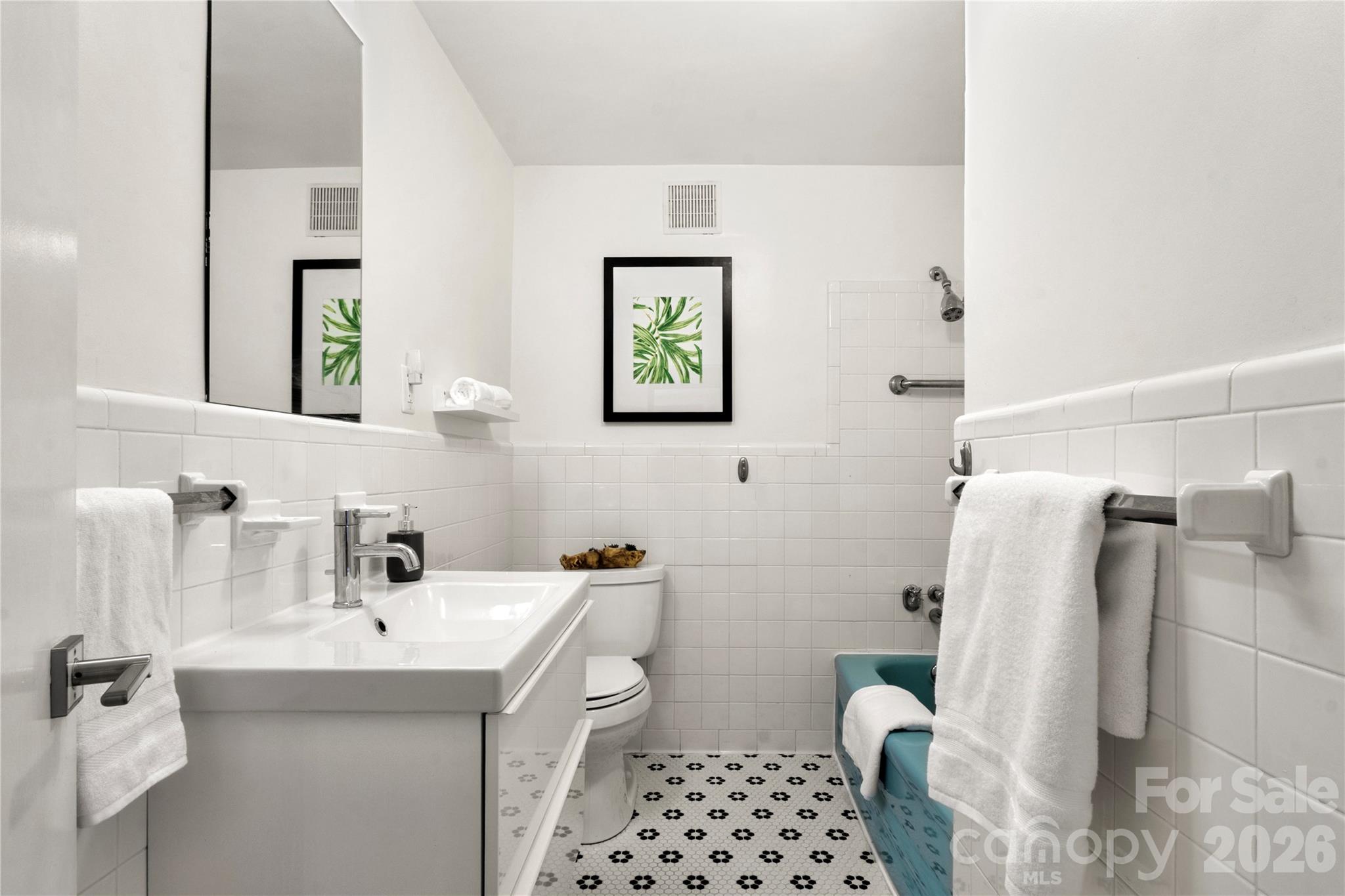 1300 Queens Road 309 Property Photo 19
