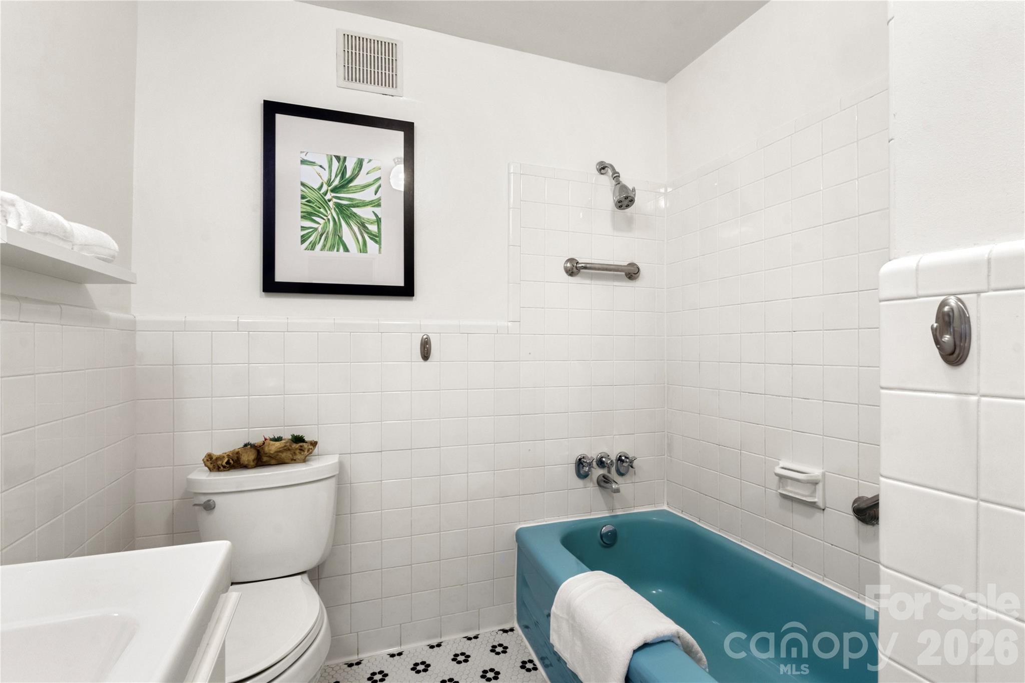 1300 Queens Road 309 Property Photo 20
