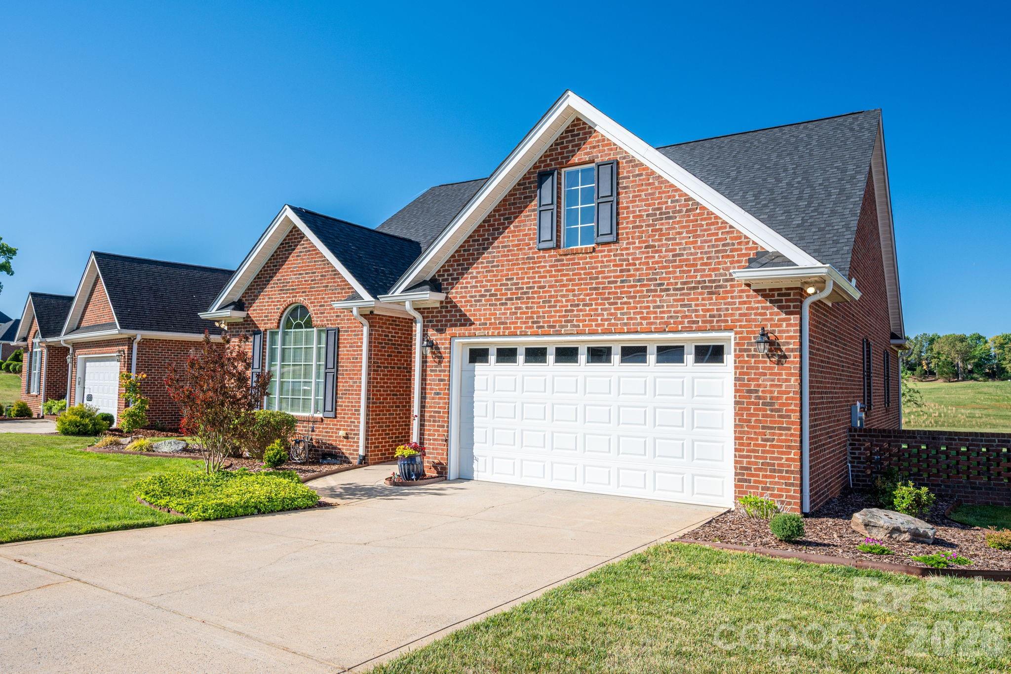 141 Spring Forest Drive Property Photo 4