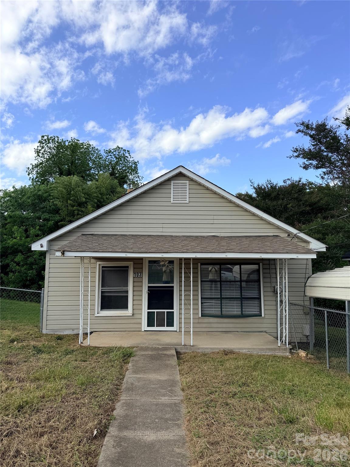 103 E Maryland Avenue Property Photo 2