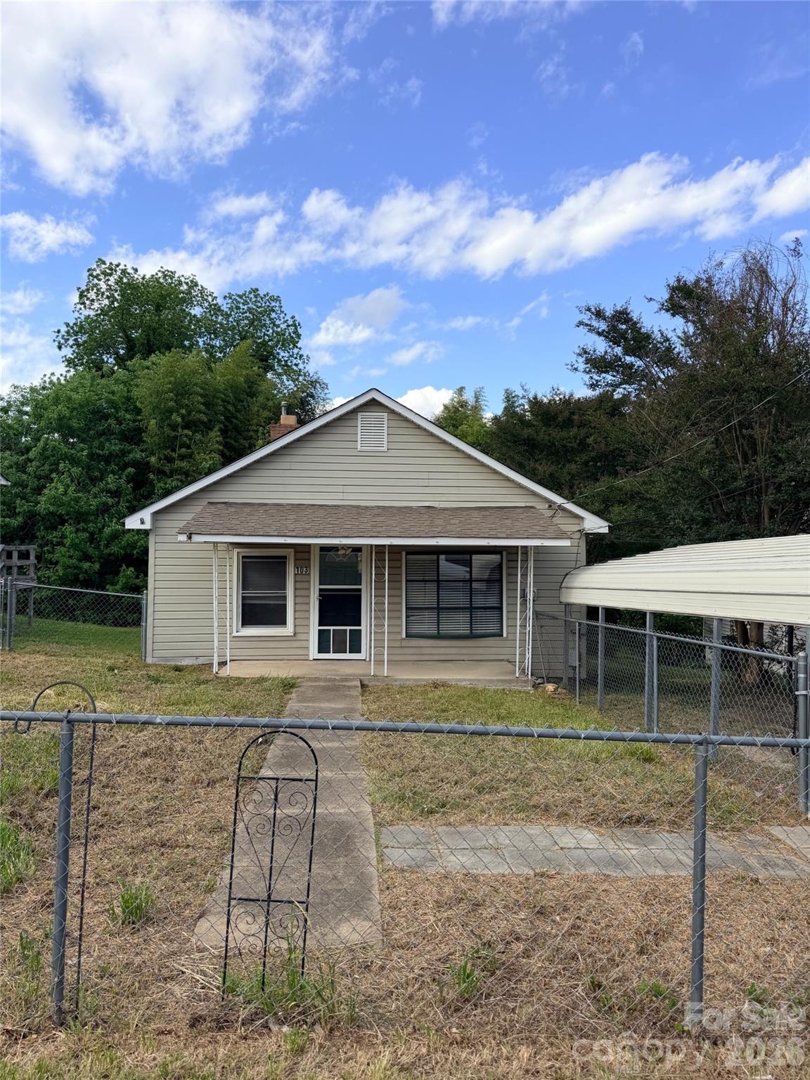 103 E Maryland Avenue Property Photo 3
