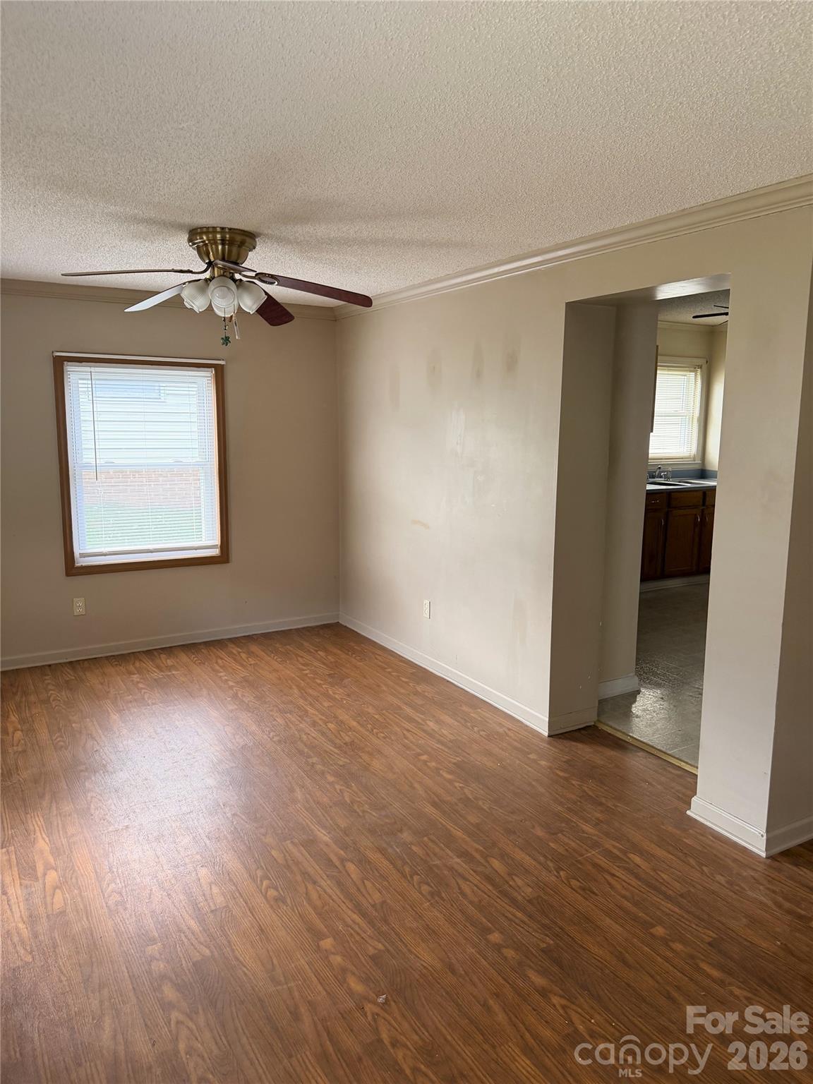 103 E Maryland Avenue Property Photo 9