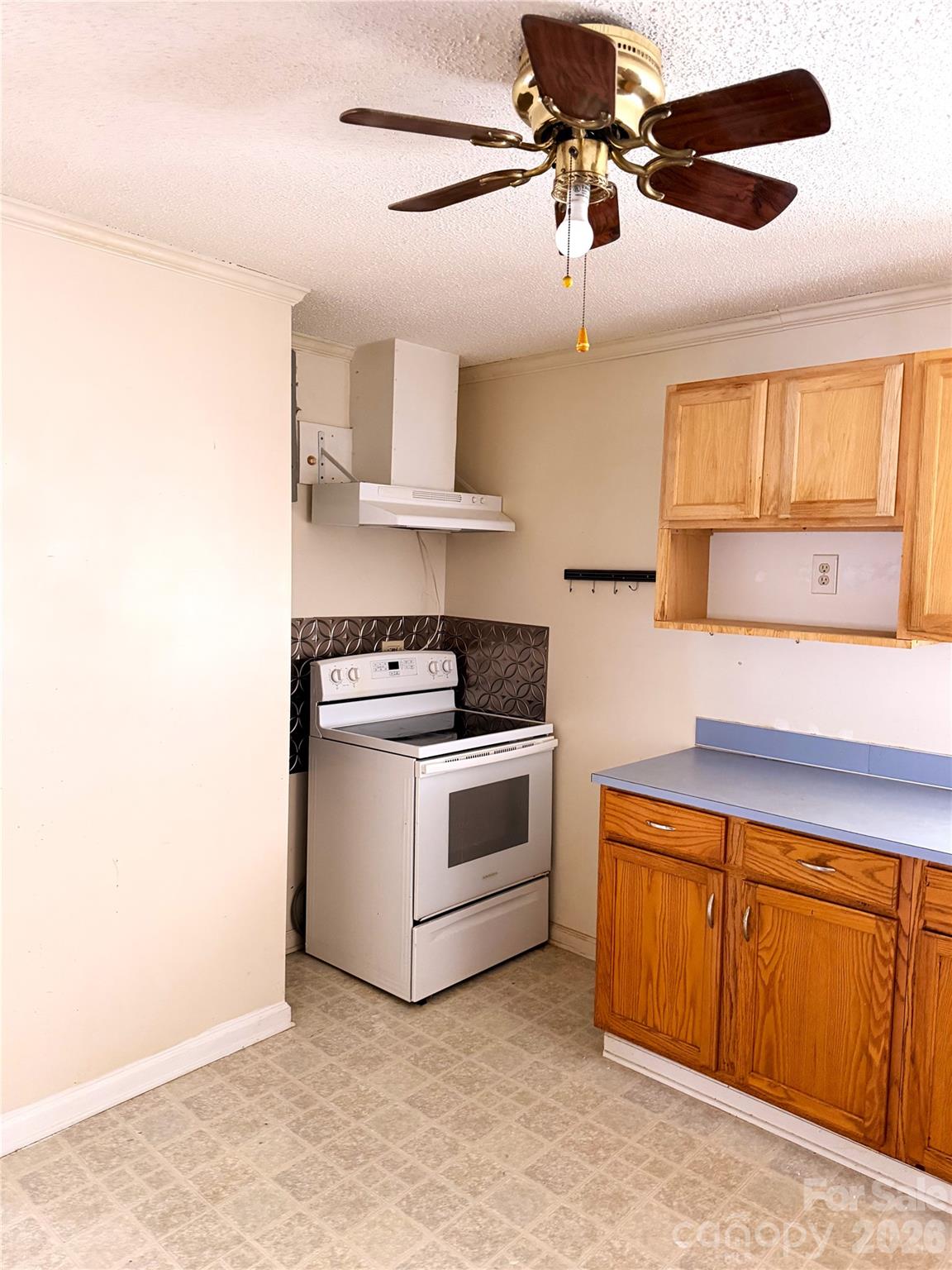 103 E Maryland Avenue Property Photo 20