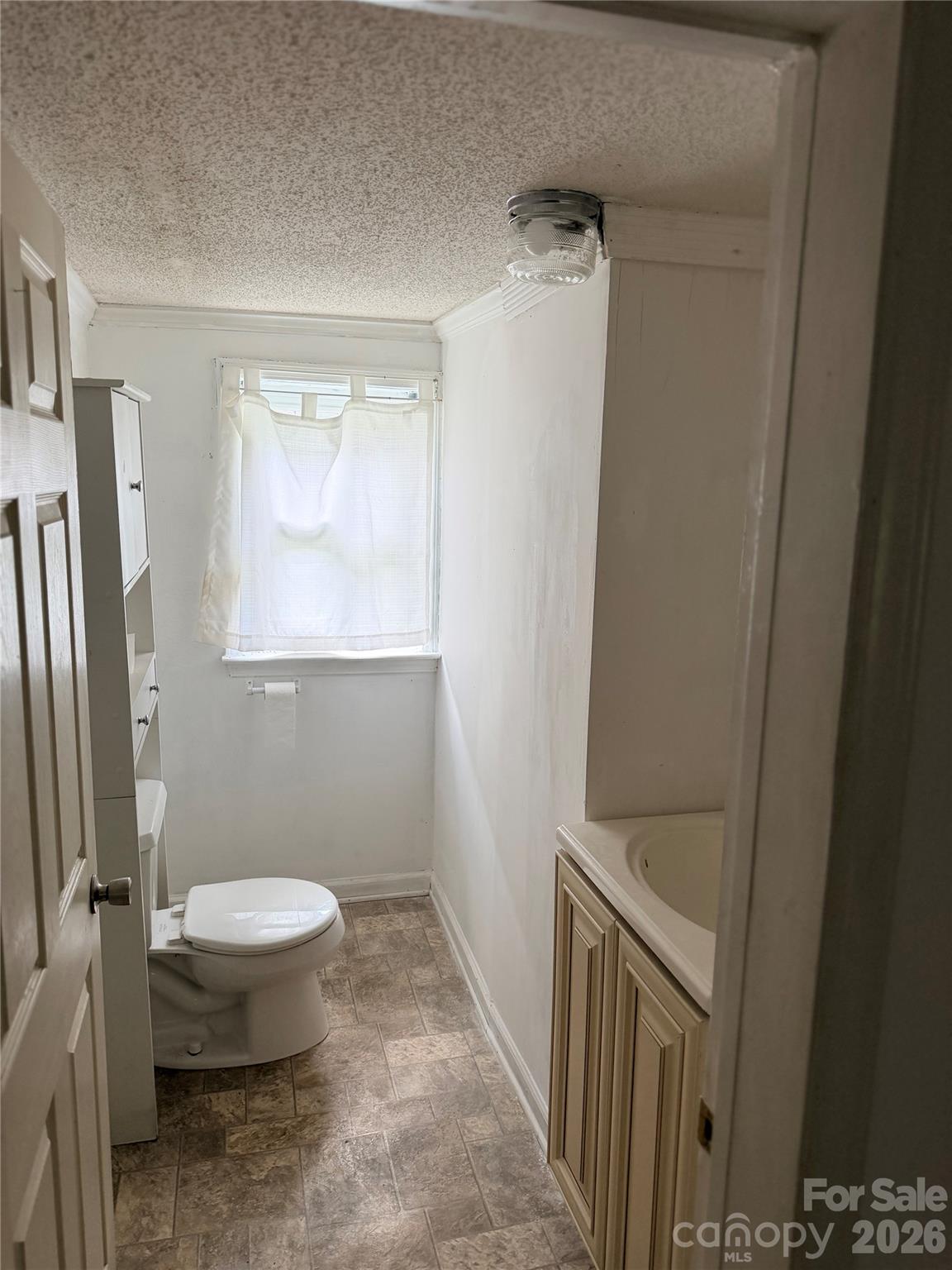 103 E Maryland Avenue Property Photo 23