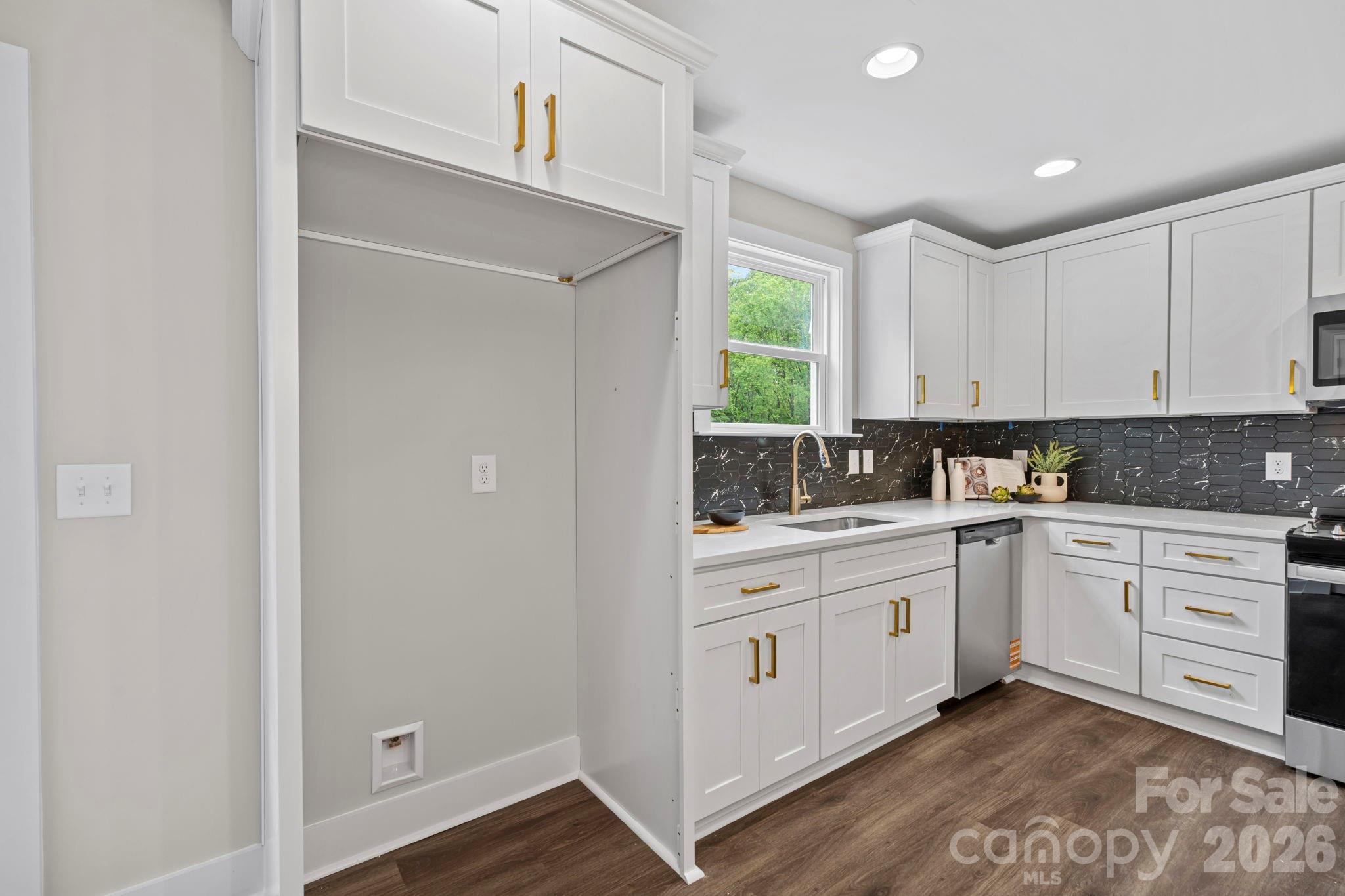 607 N Dixie Street Property Photo 7
