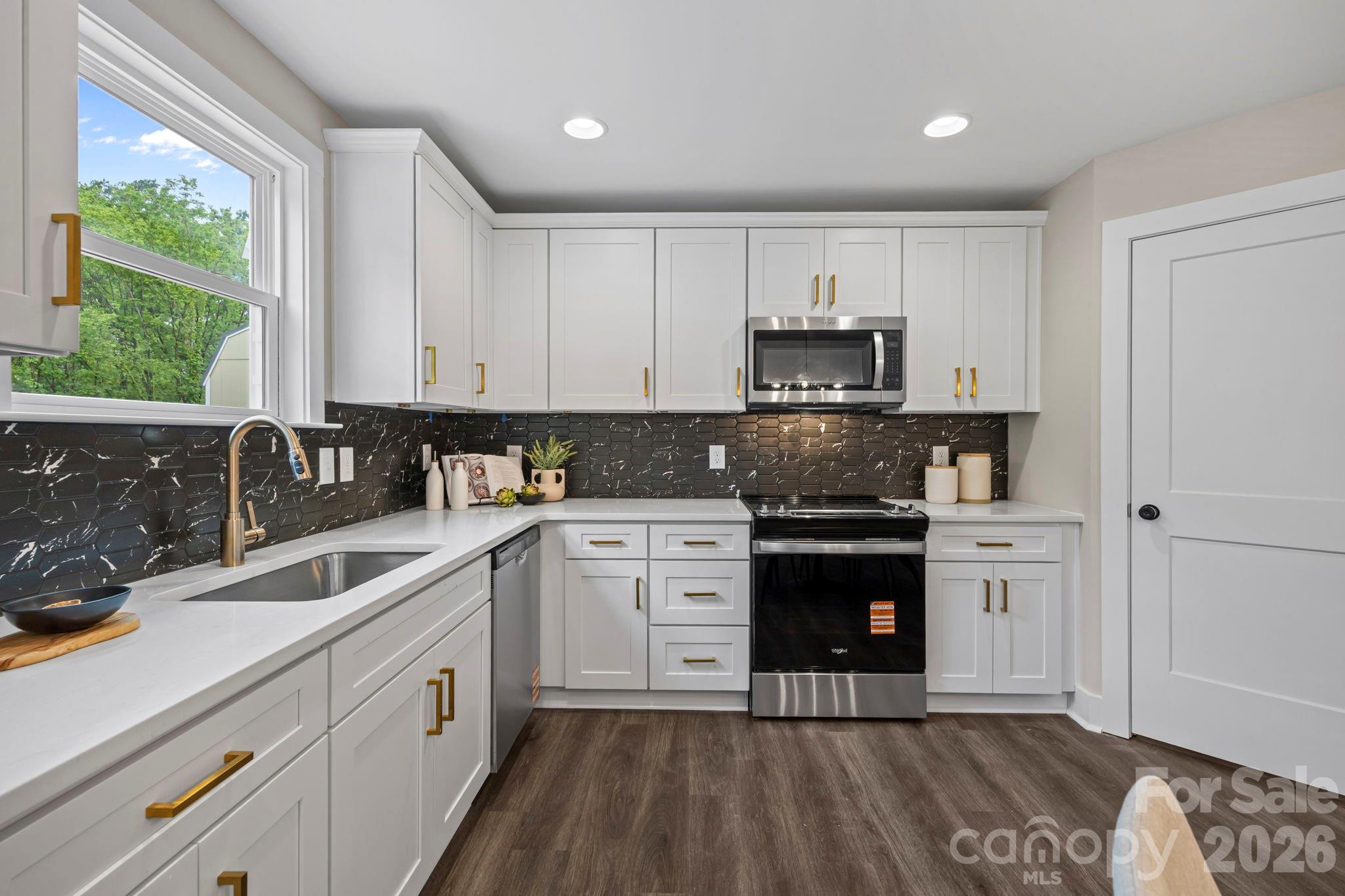 607 N Dixie Street Property Photo 8