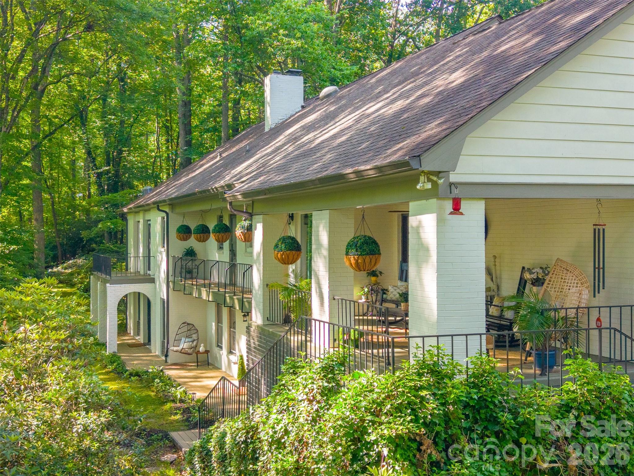 77 Oakwood Lane Property Photo 2