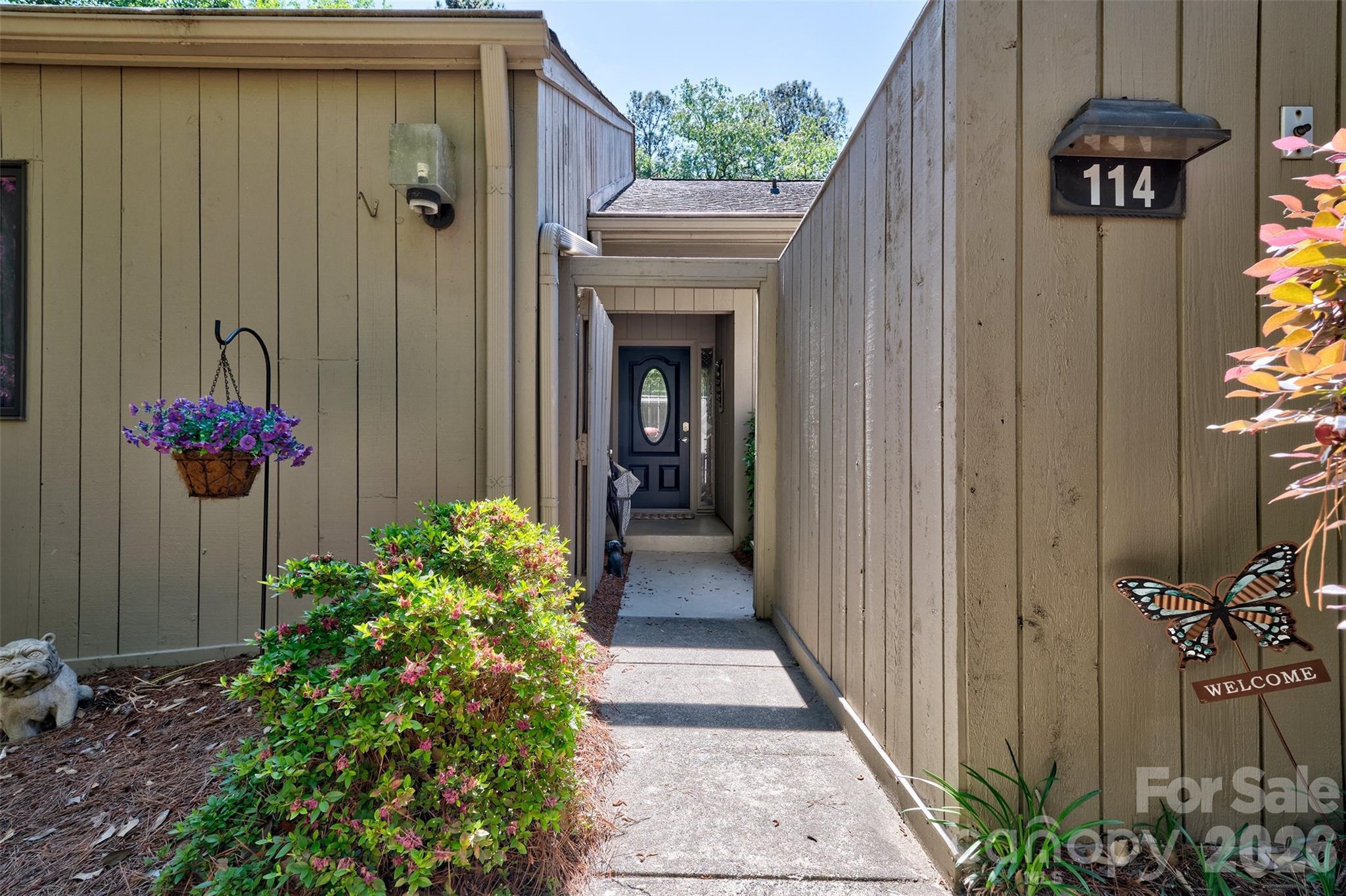 114 Pine Grove Circle Property Photo 2