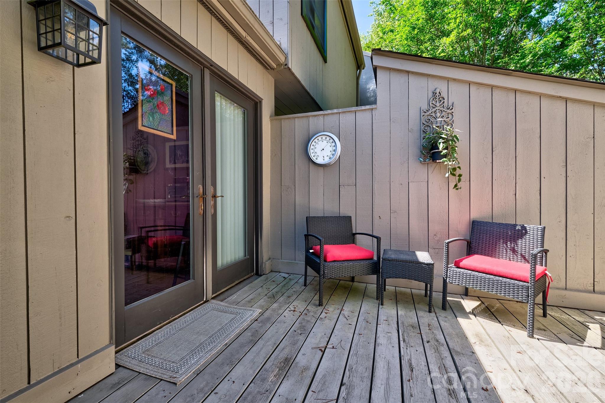 114 Pine Grove Circle Property Photo 3