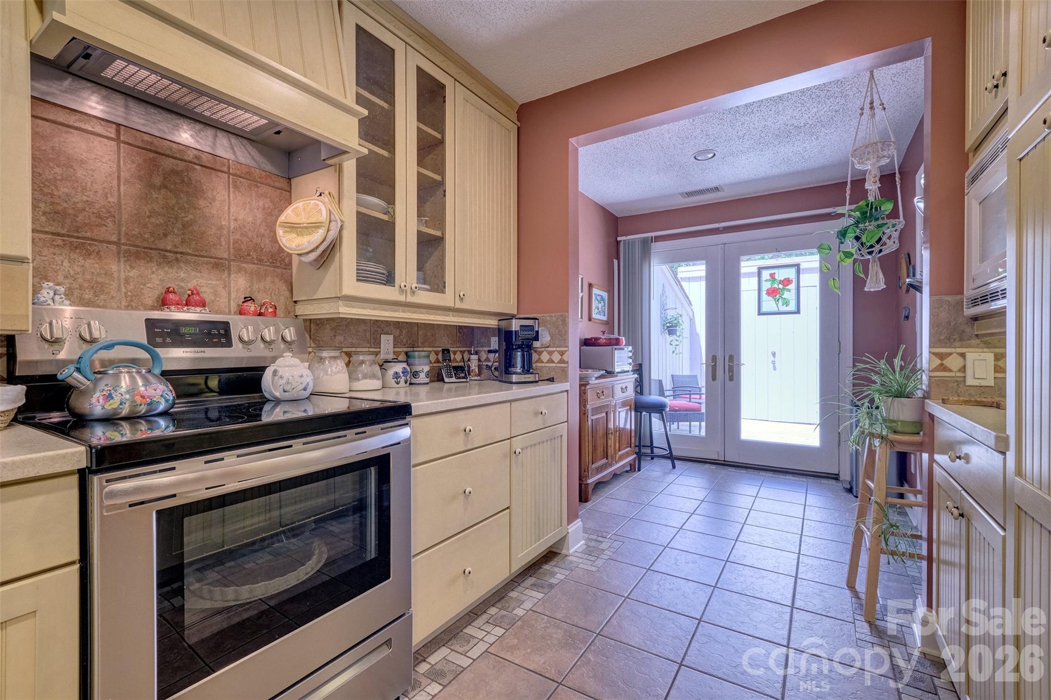 114 Pine Grove Circle Property Photo 18