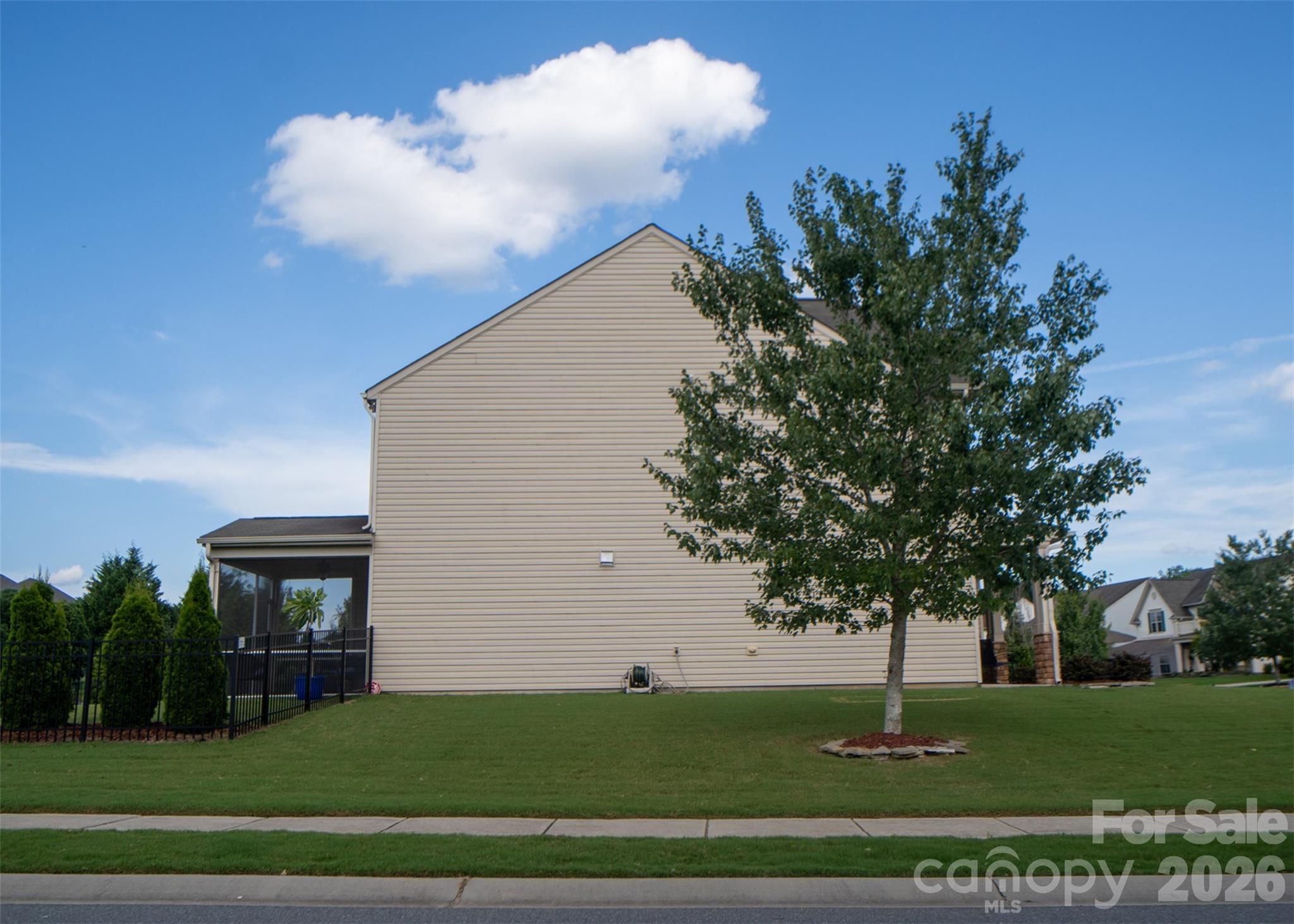 3942 Kestrel Lane Property Photo 3