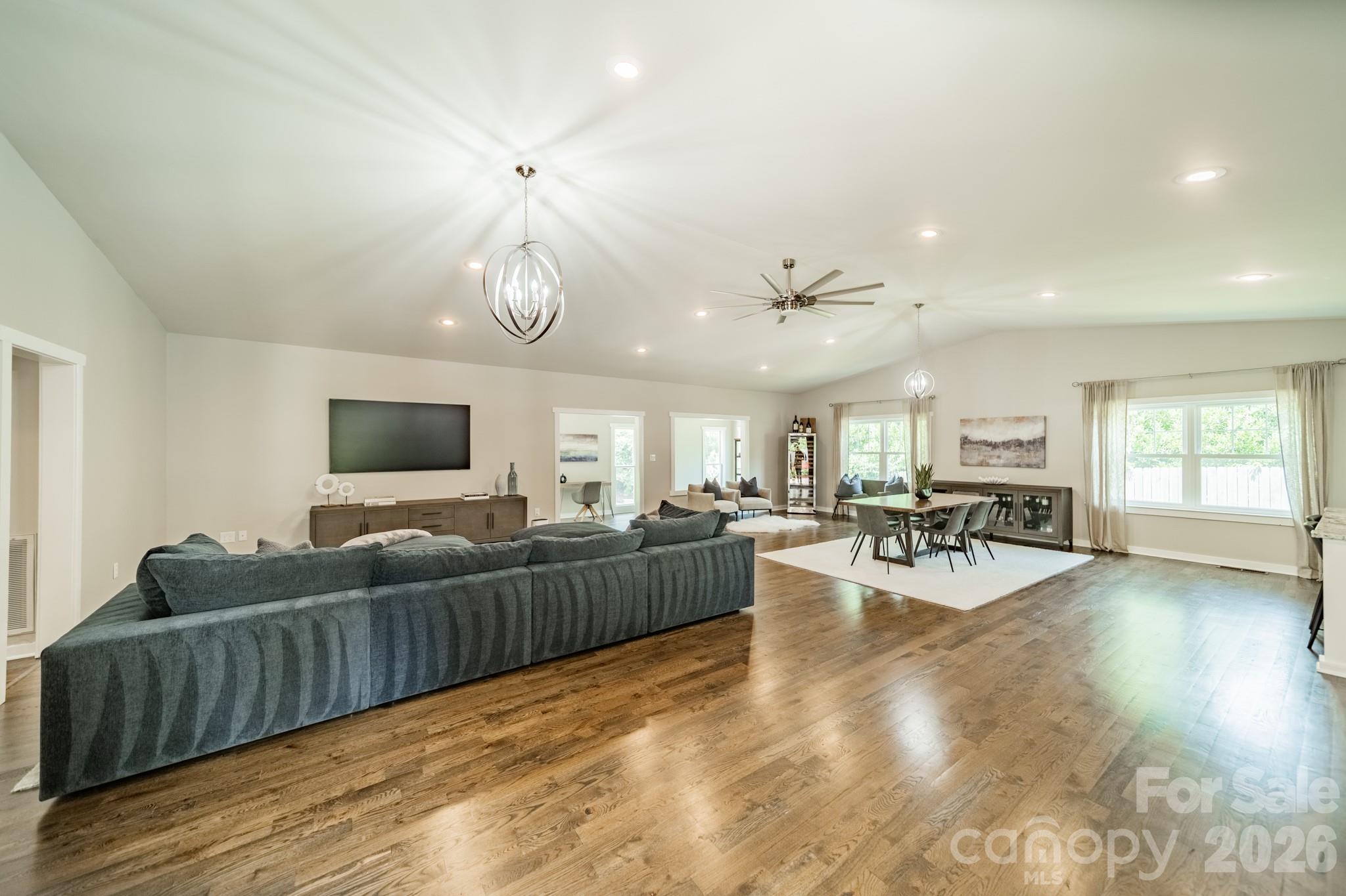 19533 Bustle Road Property Photo 5