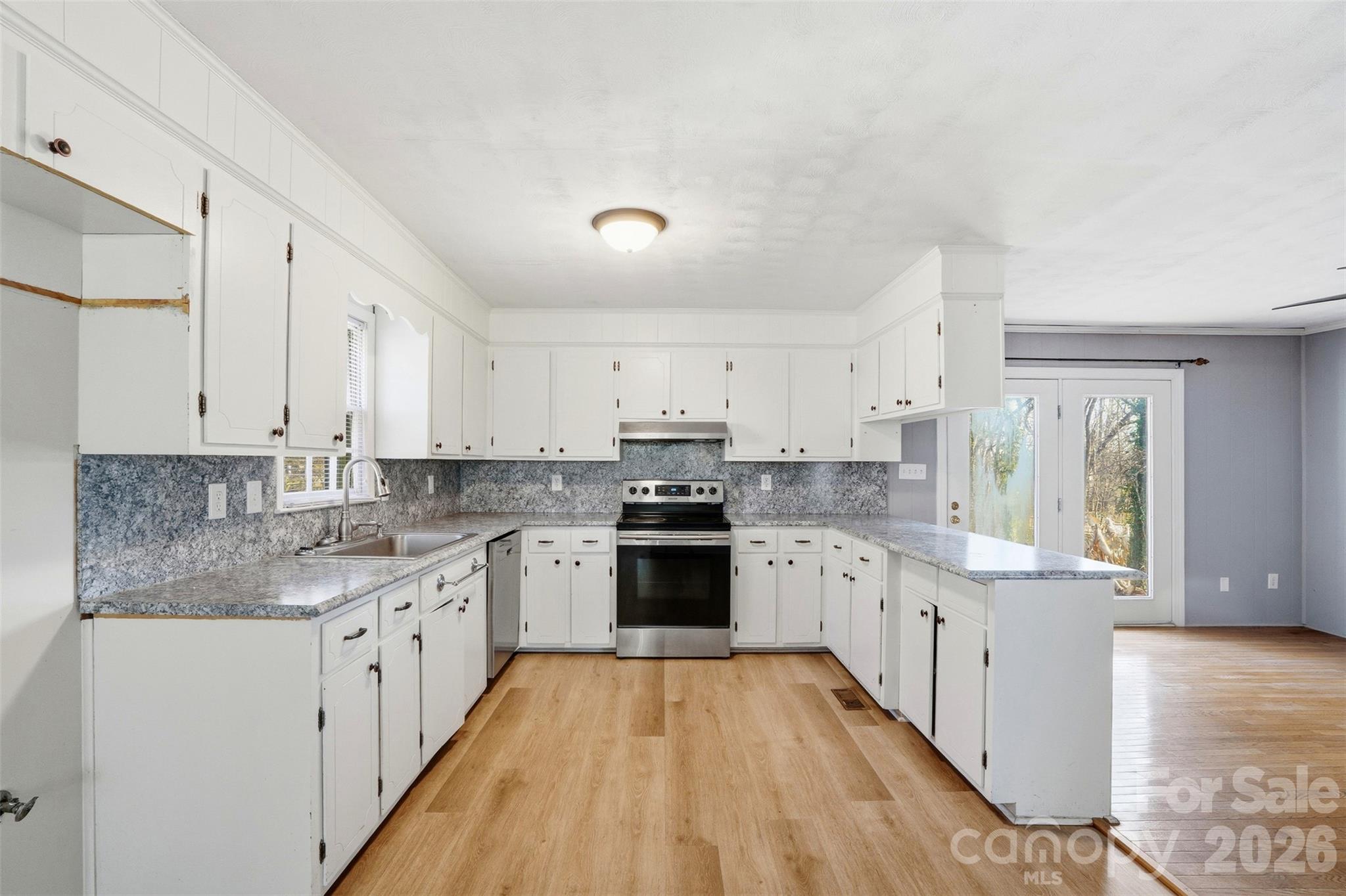 324 Pawley Drive Property Photo 6