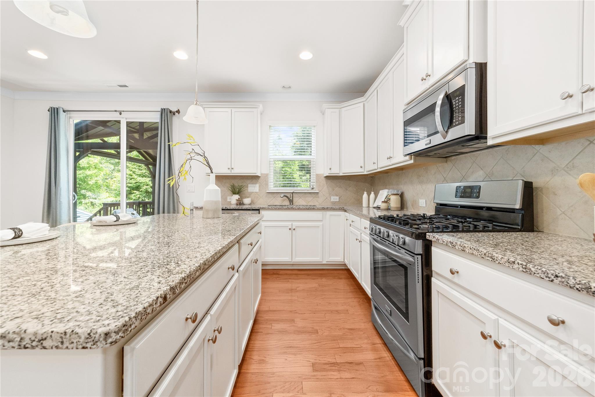 612 Academy Street Property Photo 7