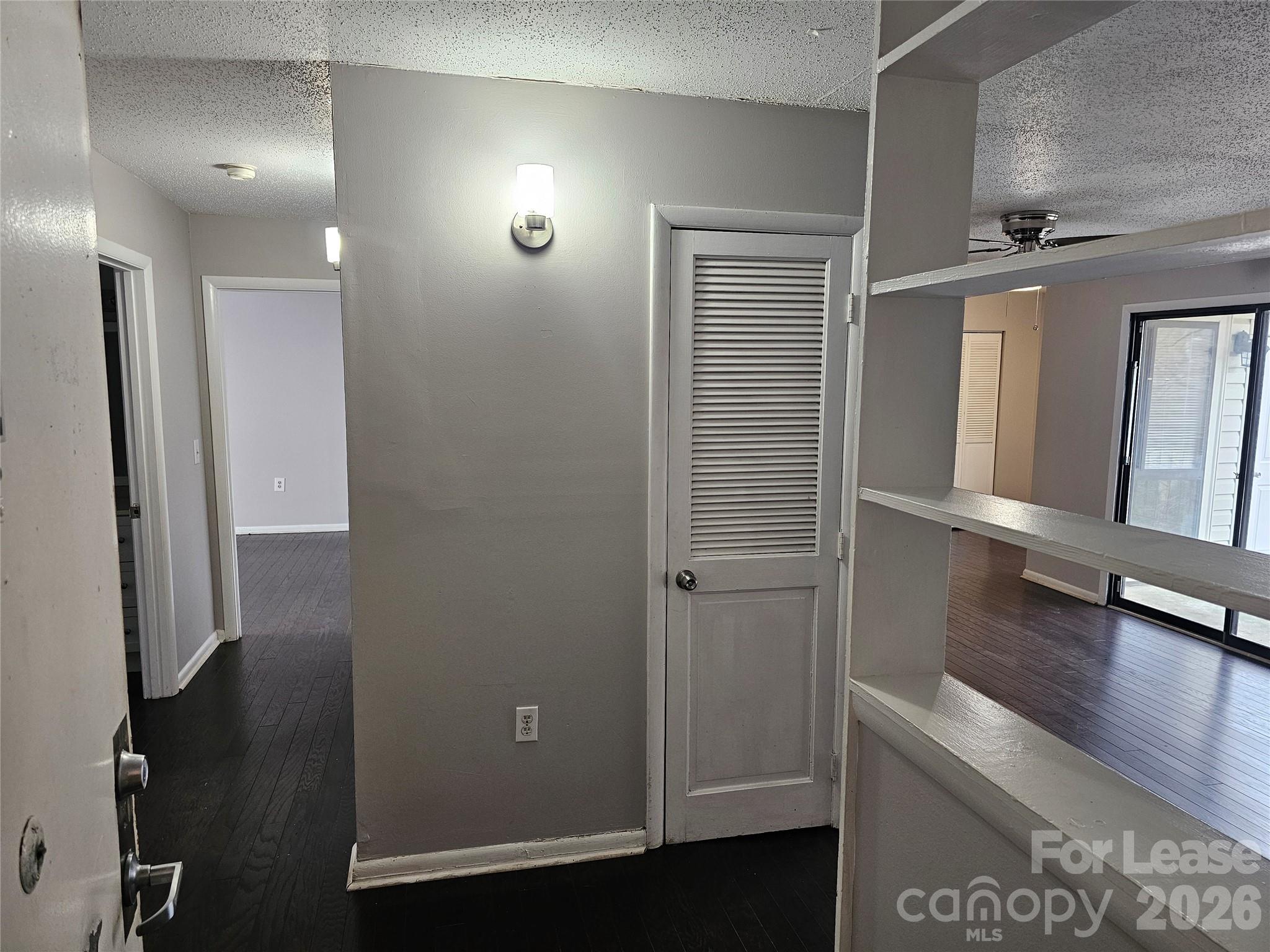 4811 Spring Lake Drive E Property Photo 3