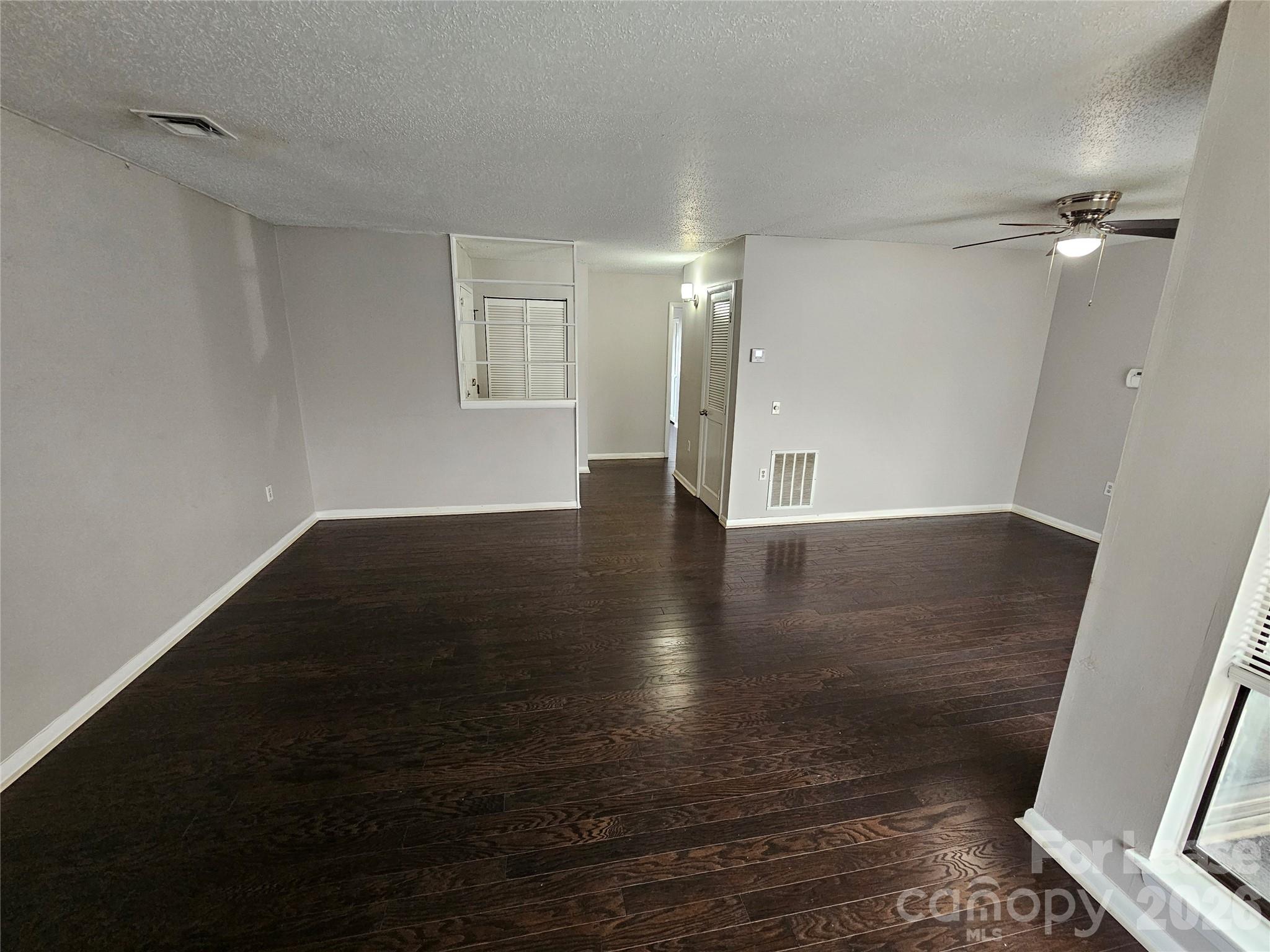 4811 Spring Lake Drive E Property Photo 4