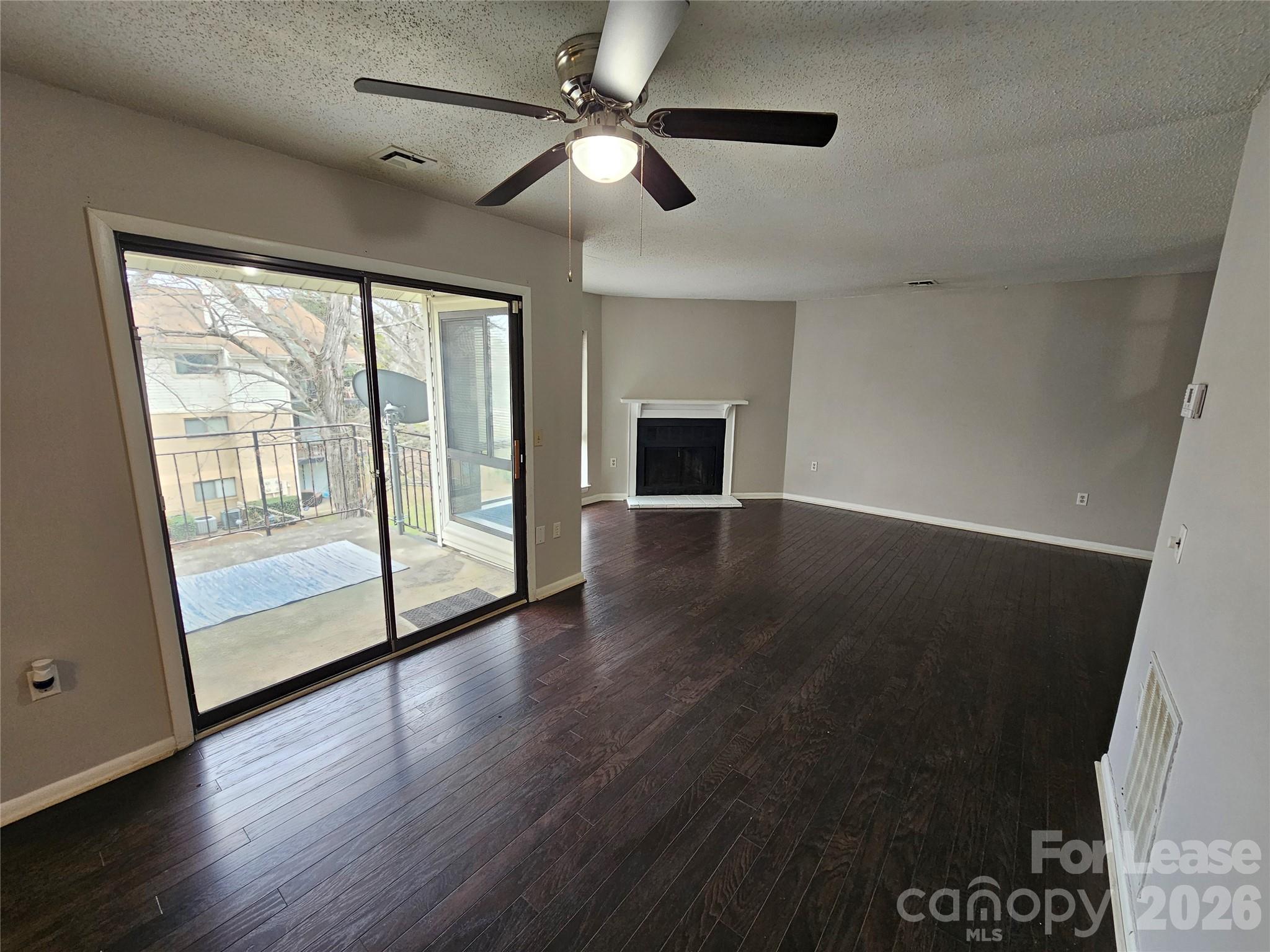 4811 Spring Lake Drive E Property Photo 5