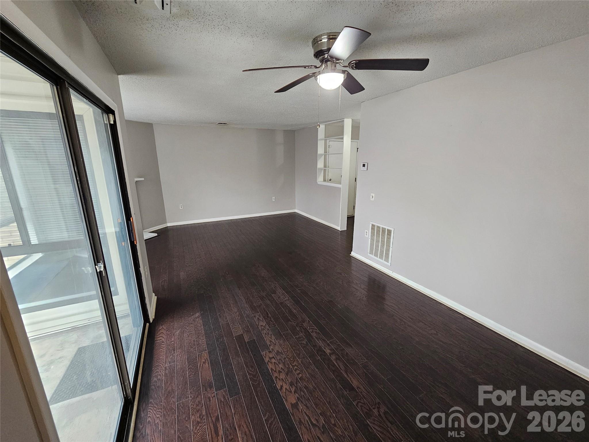 4811 Spring Lake Drive E Property Photo 6