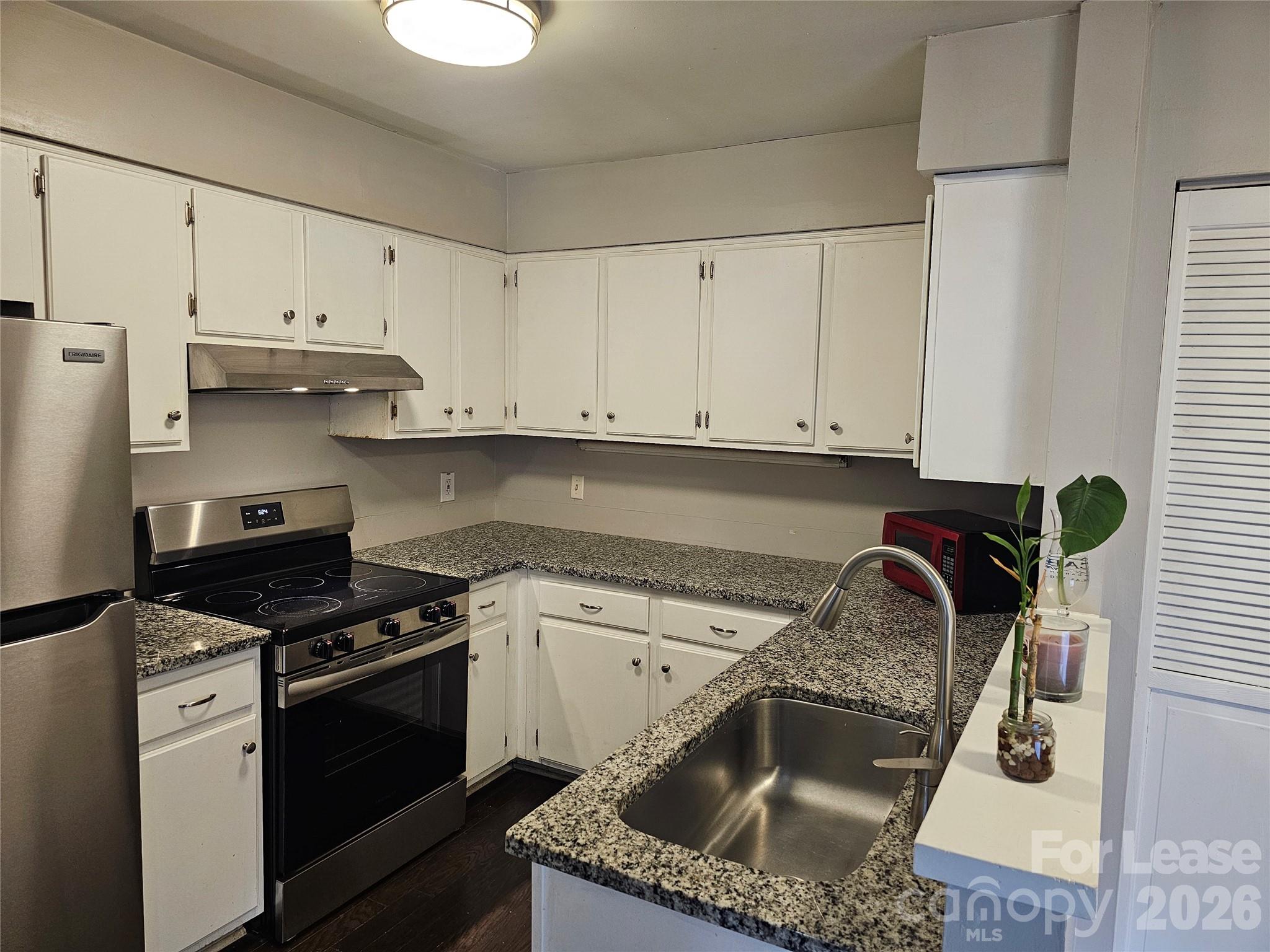 4811 Spring Lake Drive E Property Photo 7