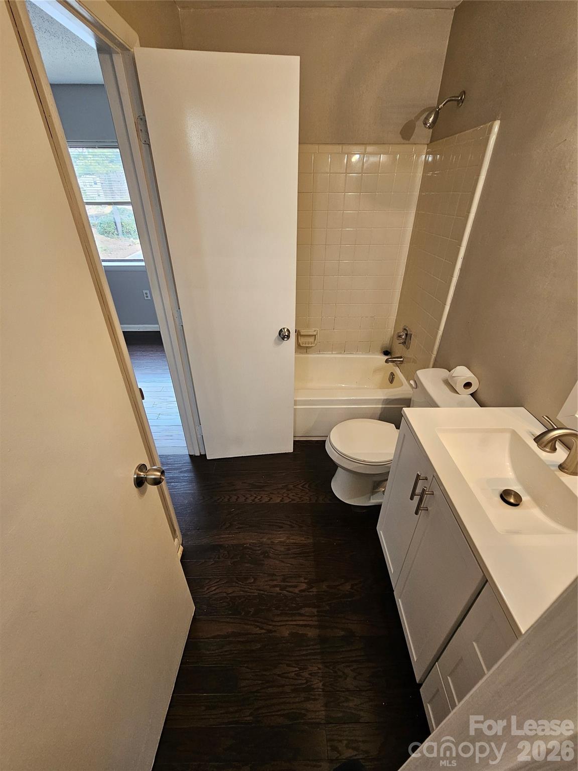 4811 Spring Lake Drive E Property Photo 25