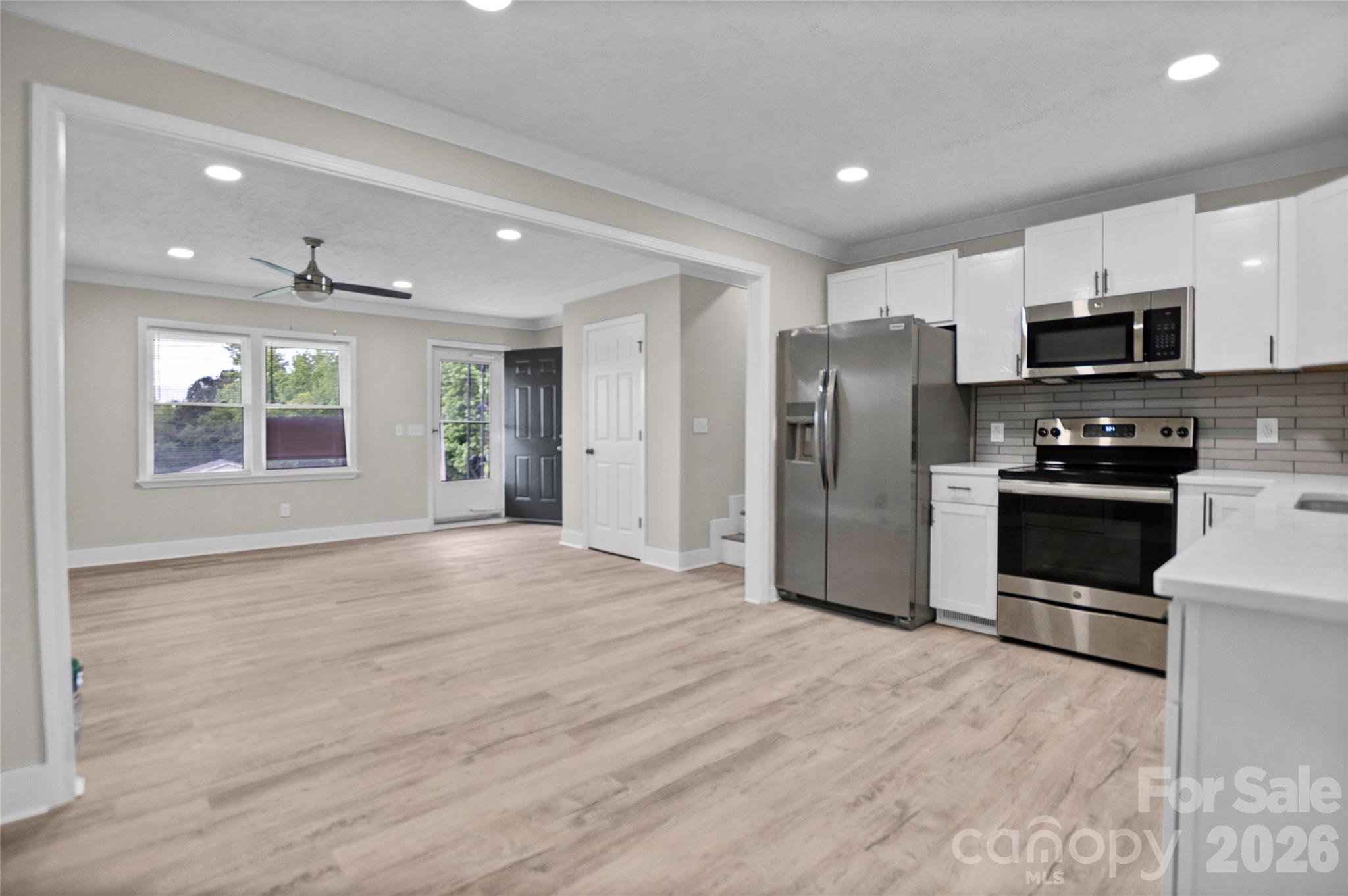 6957 Vintage Road Property Photo 3